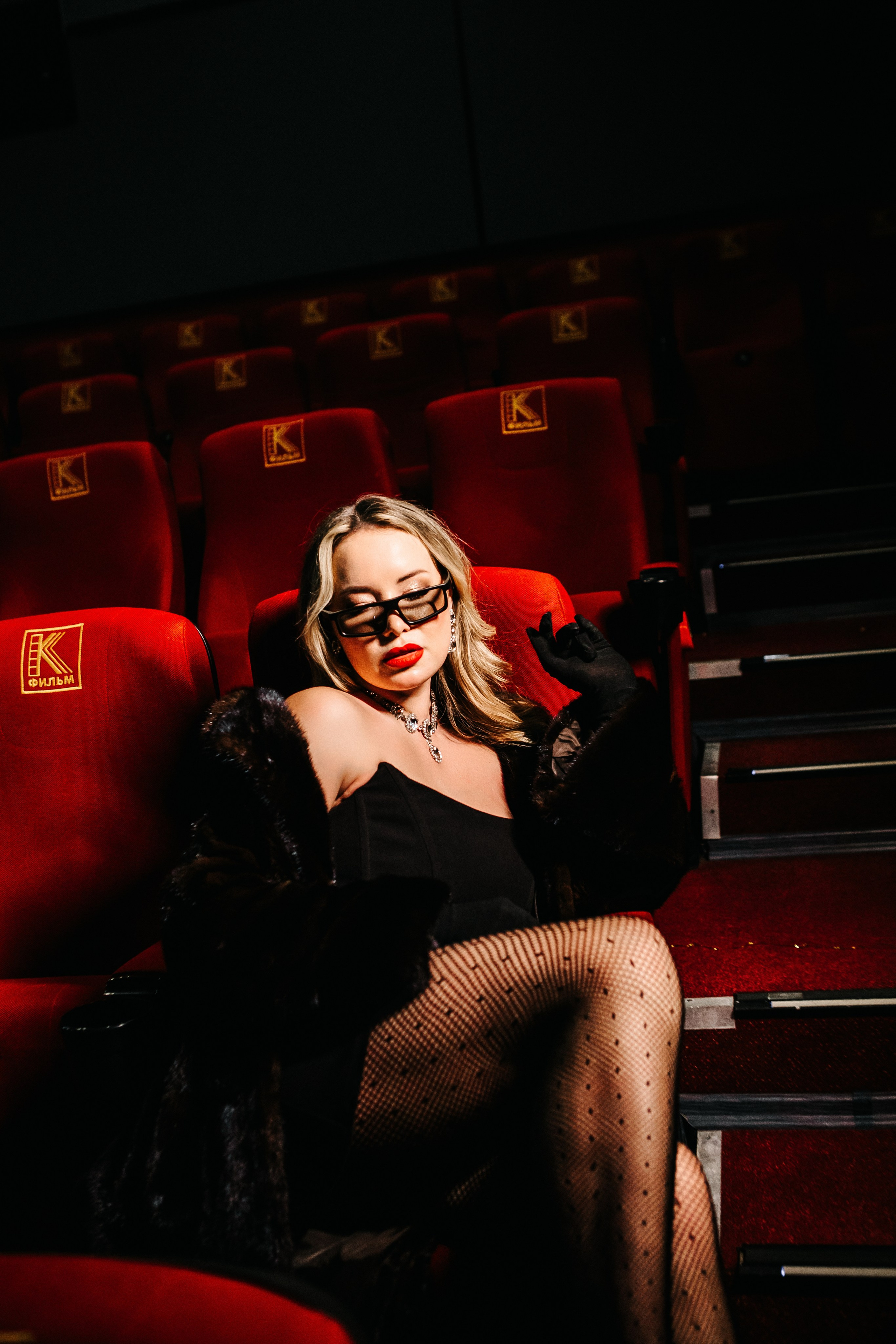 Валерия — новогодний кинотеатр. Elena Sova — семейный и женский фотограф в Санкт-Петербурге