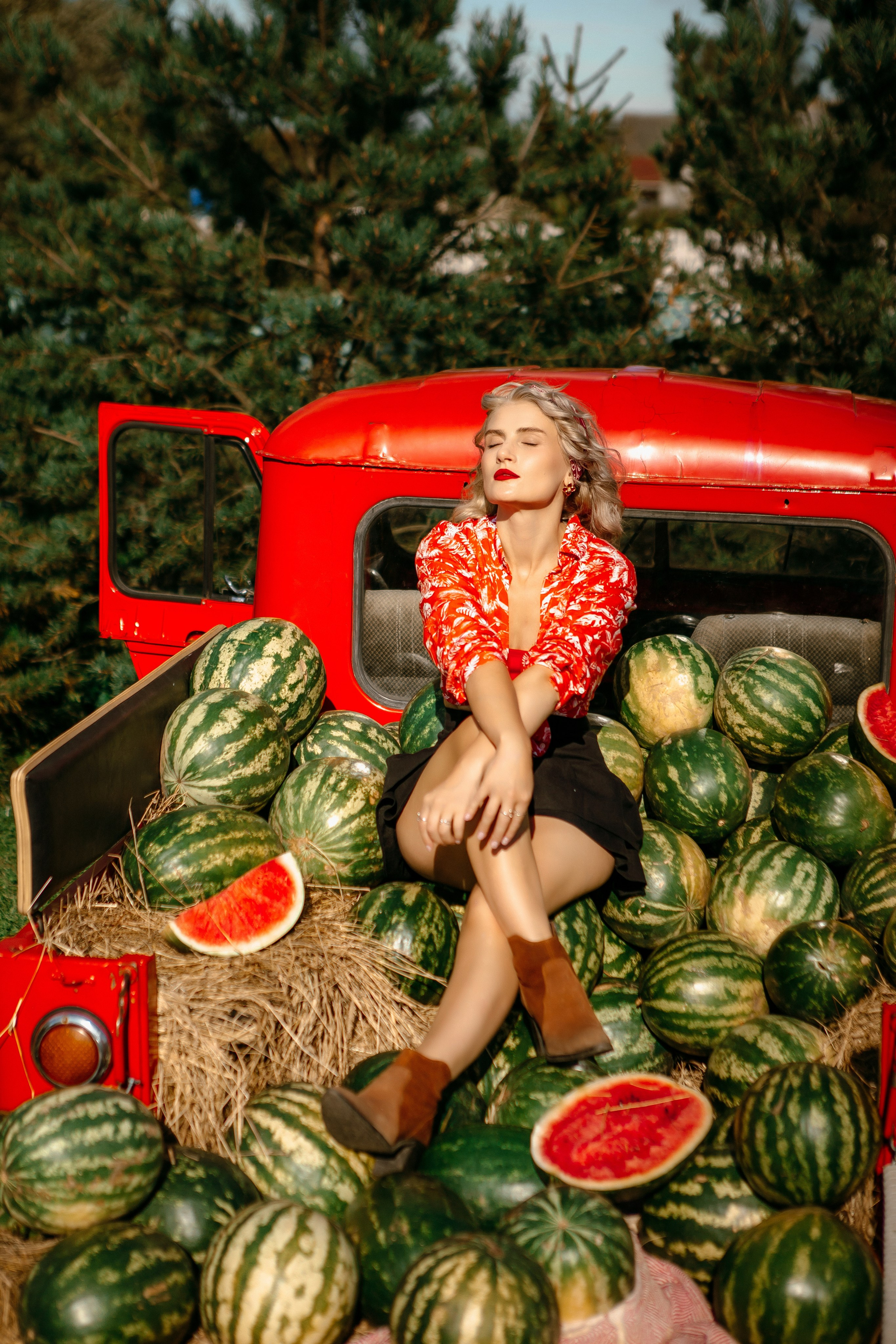Юля в арбузах. Elena Sova — семейный и женский фотограф в Санкт-Петербурге