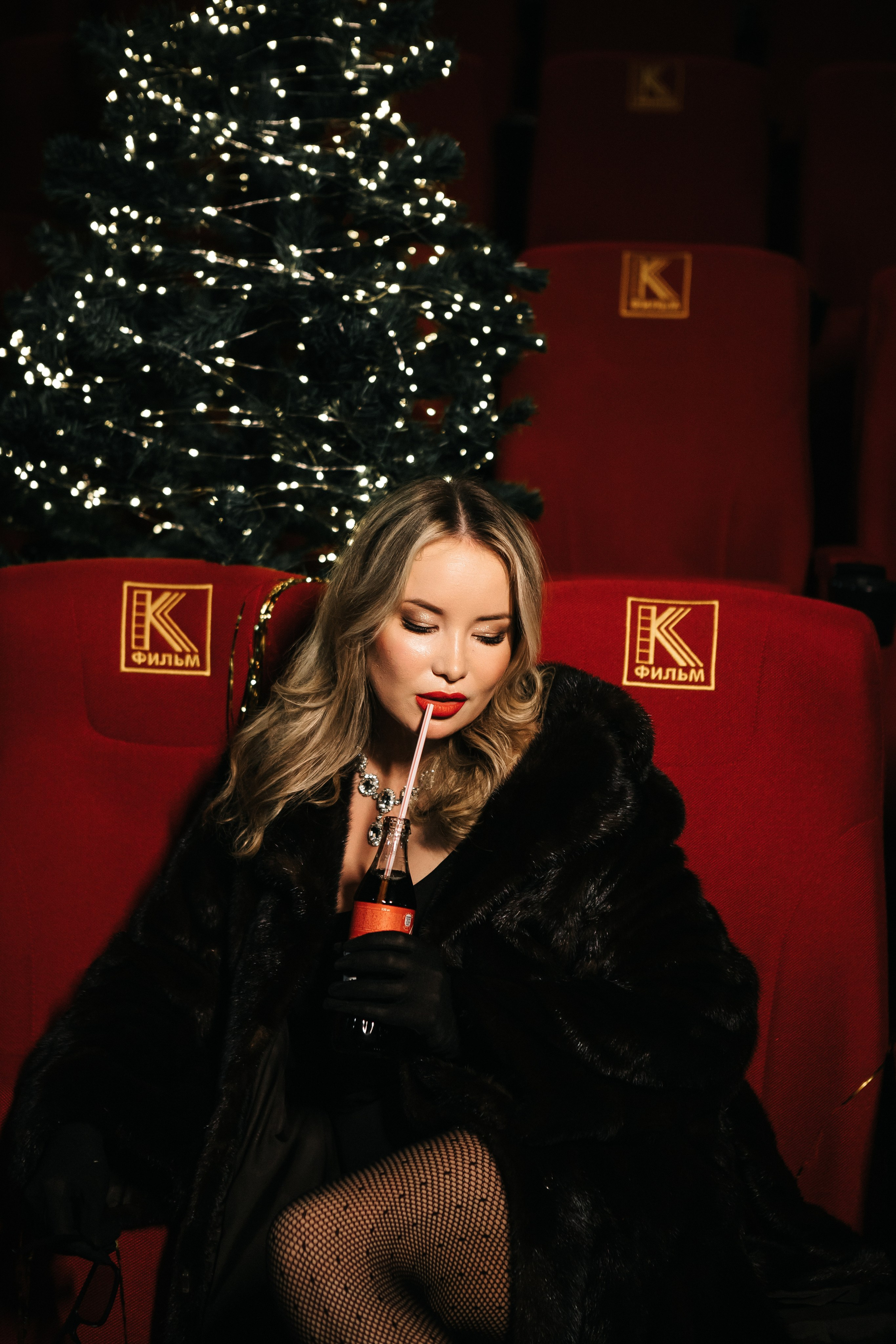 Валерия — новогодний кинотеатр. Elena Sova — семейный и женский фотограф в Санкт-Петербурге