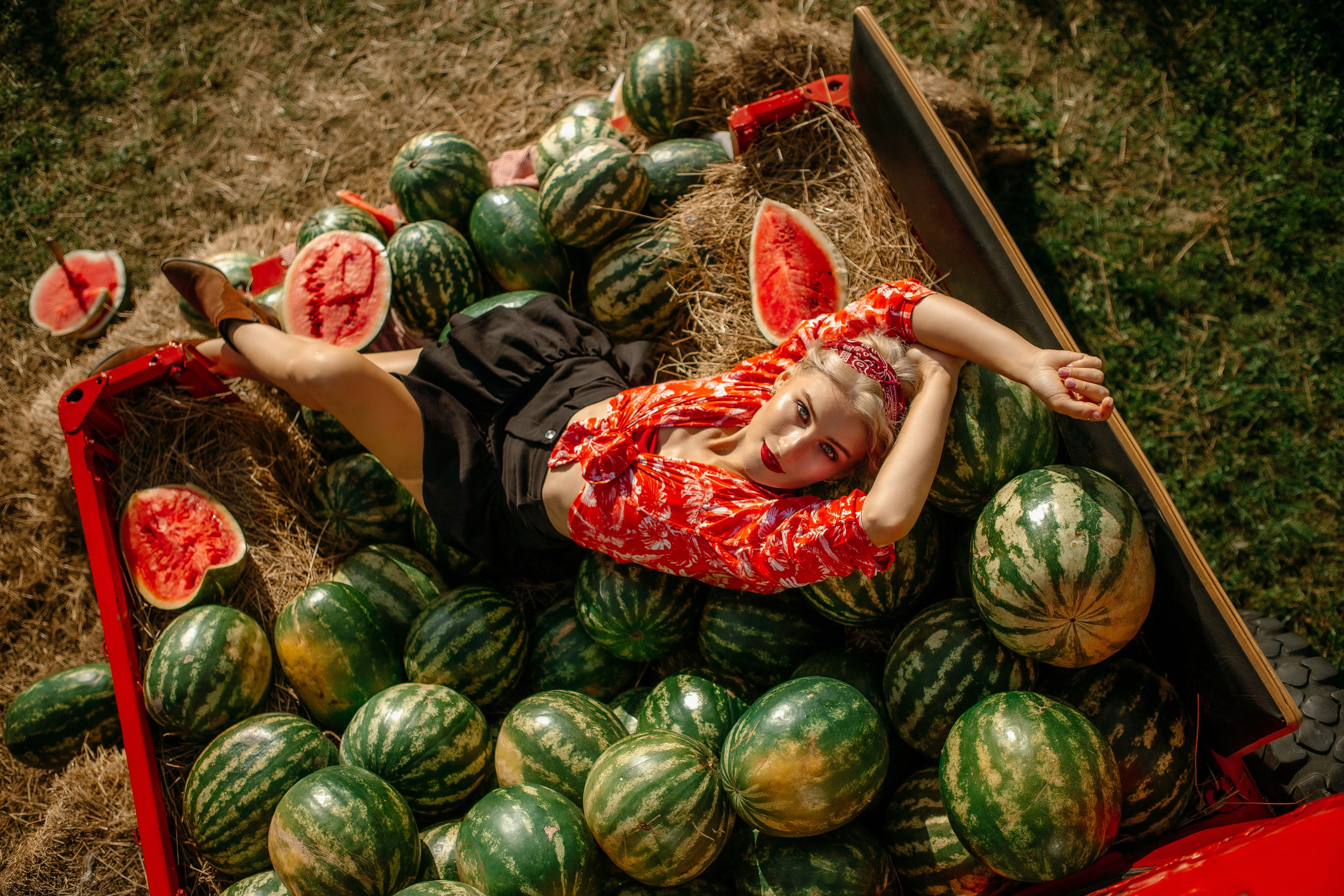 Юля в арбузах. Elena Sova — семейный и женский фотограф в Санкт-Петербурге