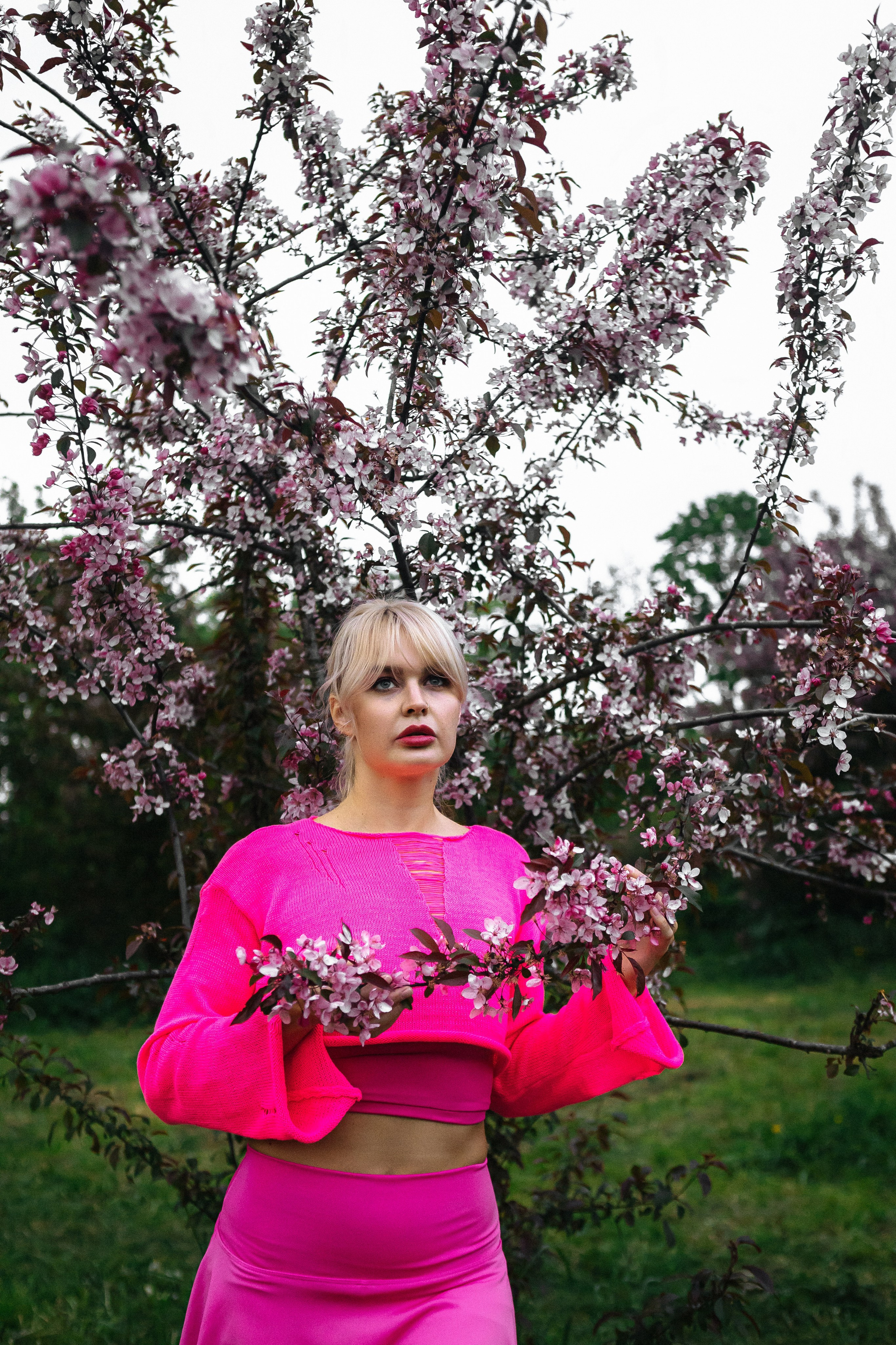 Вика — яркое настроение в яблонях. Elena Sova — семейный и женский фотограф в Санкт-Петербурге