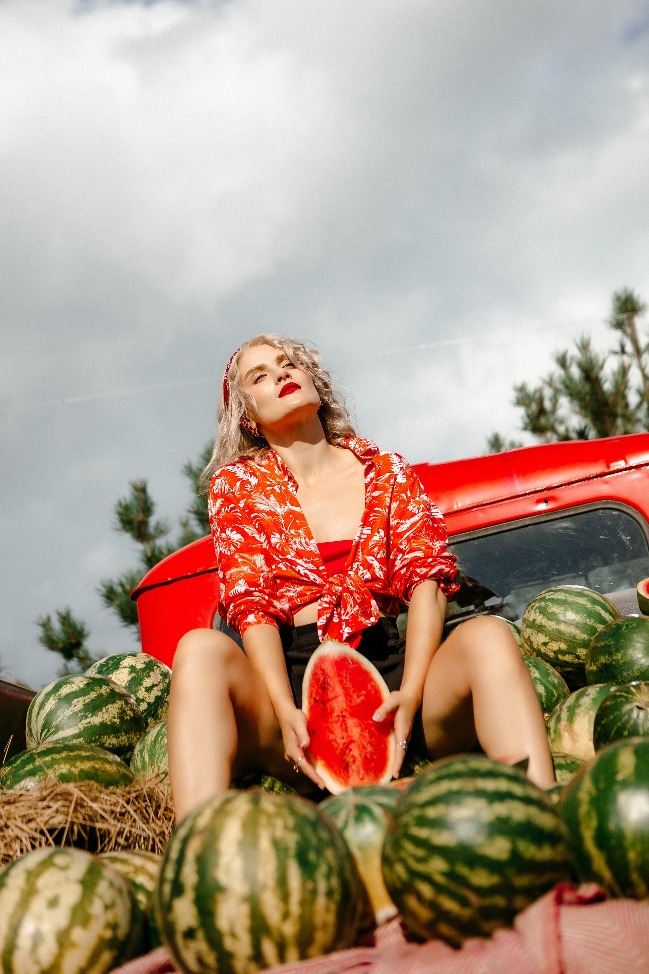 Юля в арбузах. Elena Sova — семейный и женский фотограф в Санкт-Петербурге