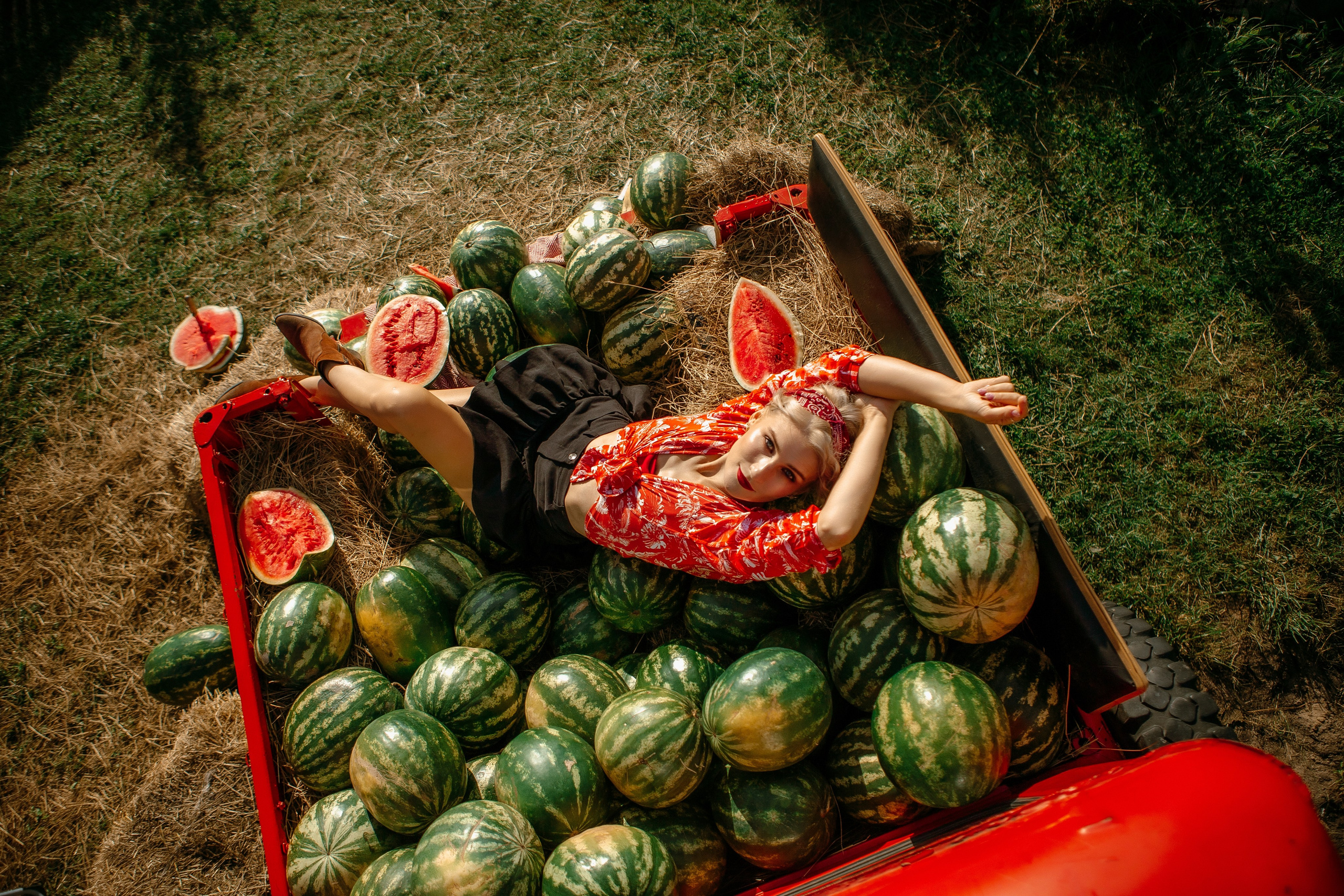 Юля в арбузах. Elena Sova — семейный и женский фотограф в Санкт-Петербурге