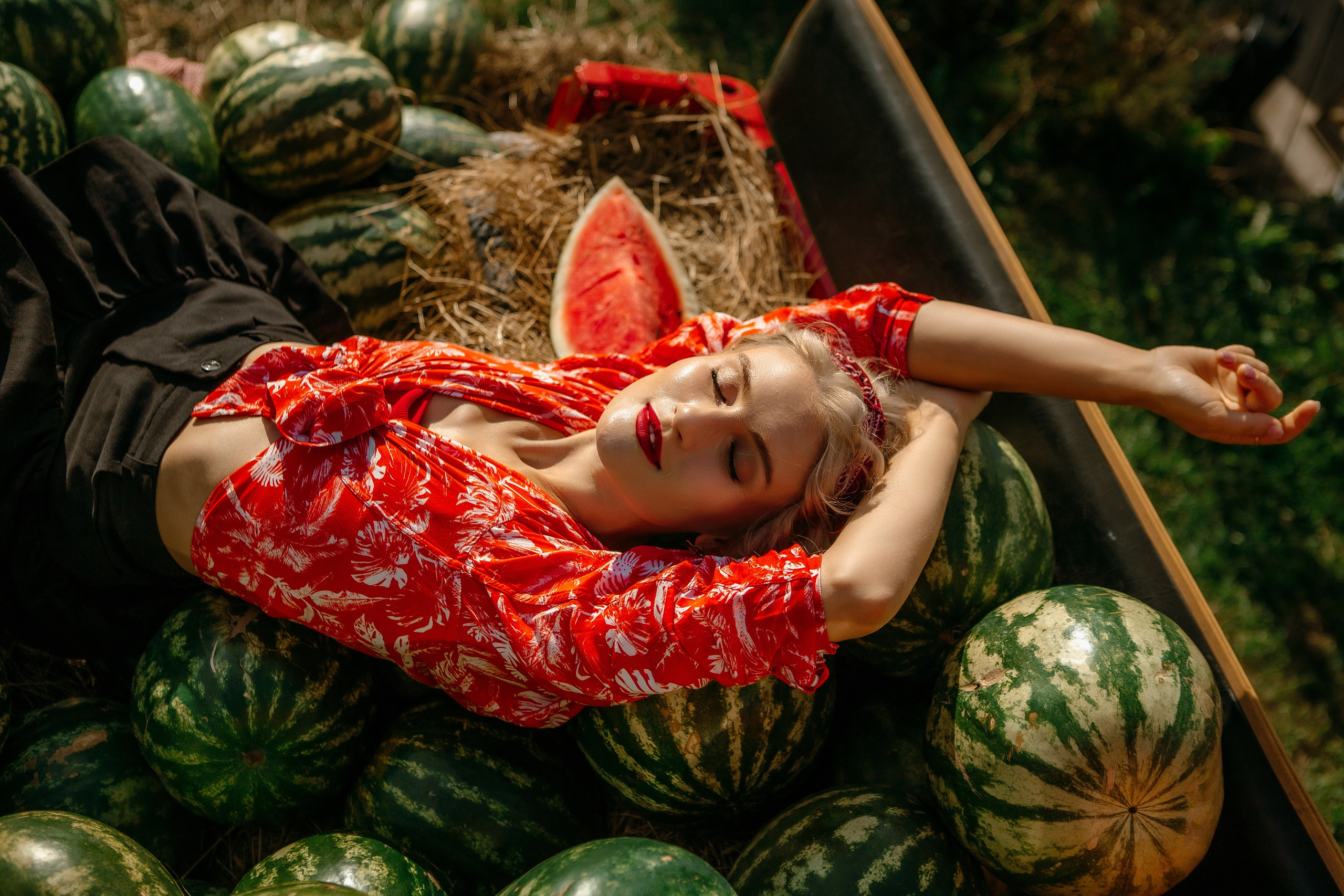 Юля в арбузах. Elena Sova — семейный и женский фотограф в Санкт-Петербурге