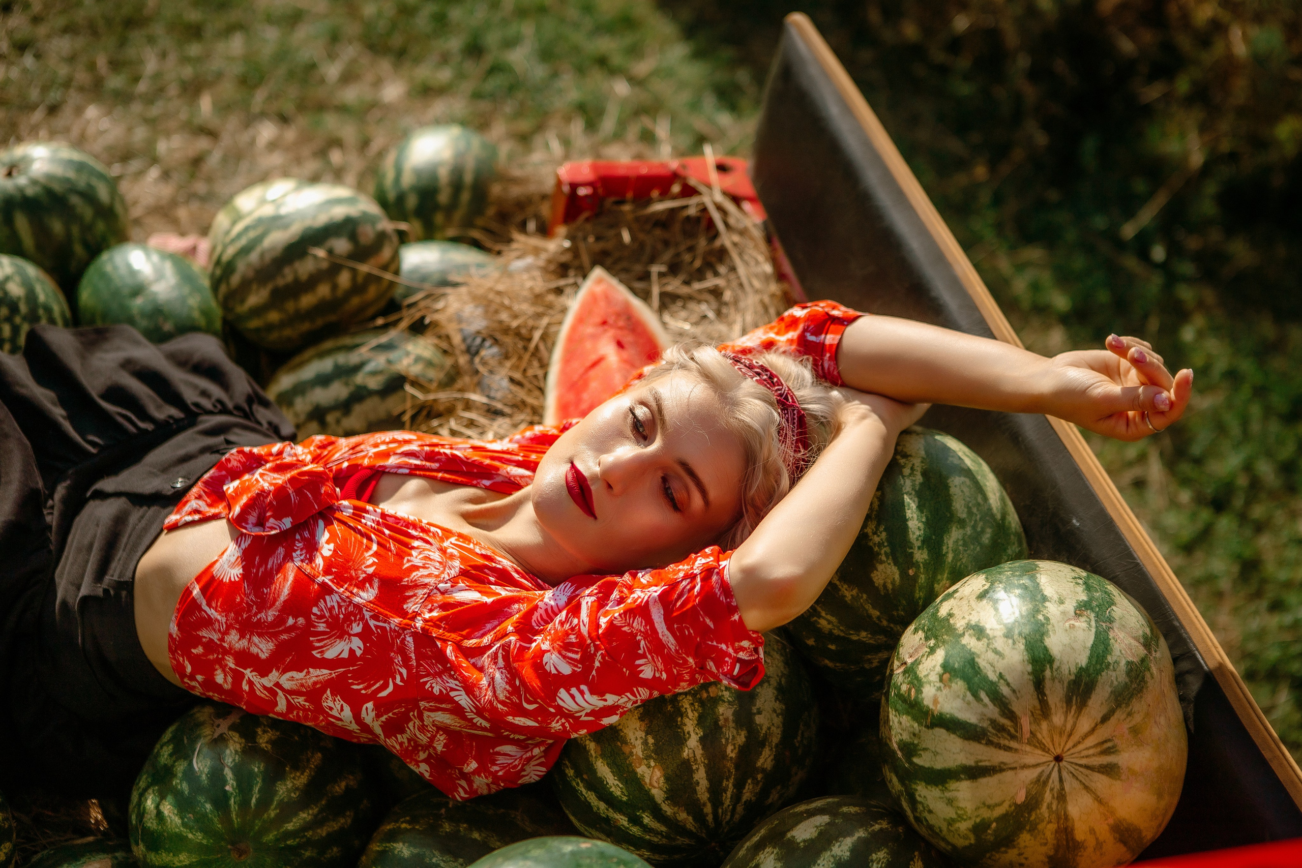 Юля в арбузах. Elena Sova — семейный и женский фотограф в Санкт-Петербурге