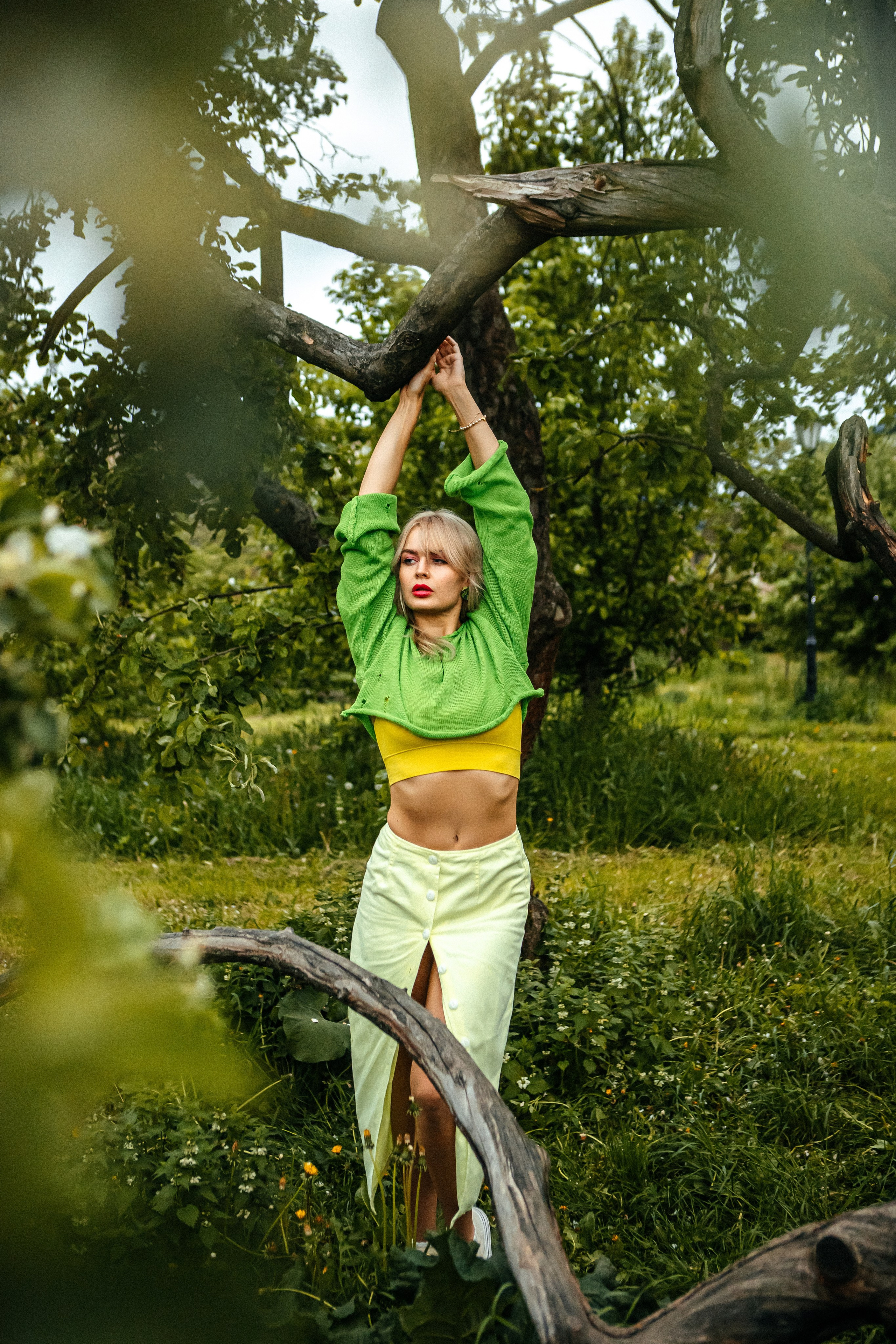 Вика — яркое настроение в яблонях. Elena Sova — семейный и женский фотограф в Санкт-Петербурге