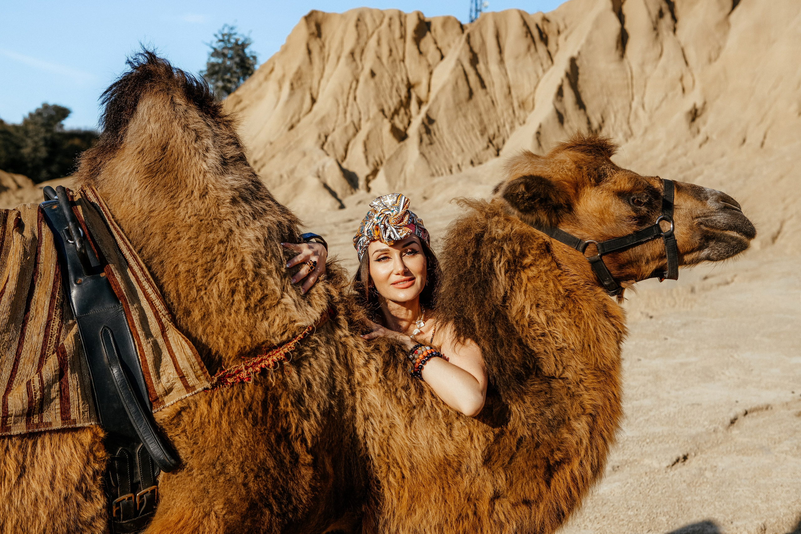 Девушки с верблюдом. Elena Sova — семейный и женский фотограф в Санкт-Петербурге