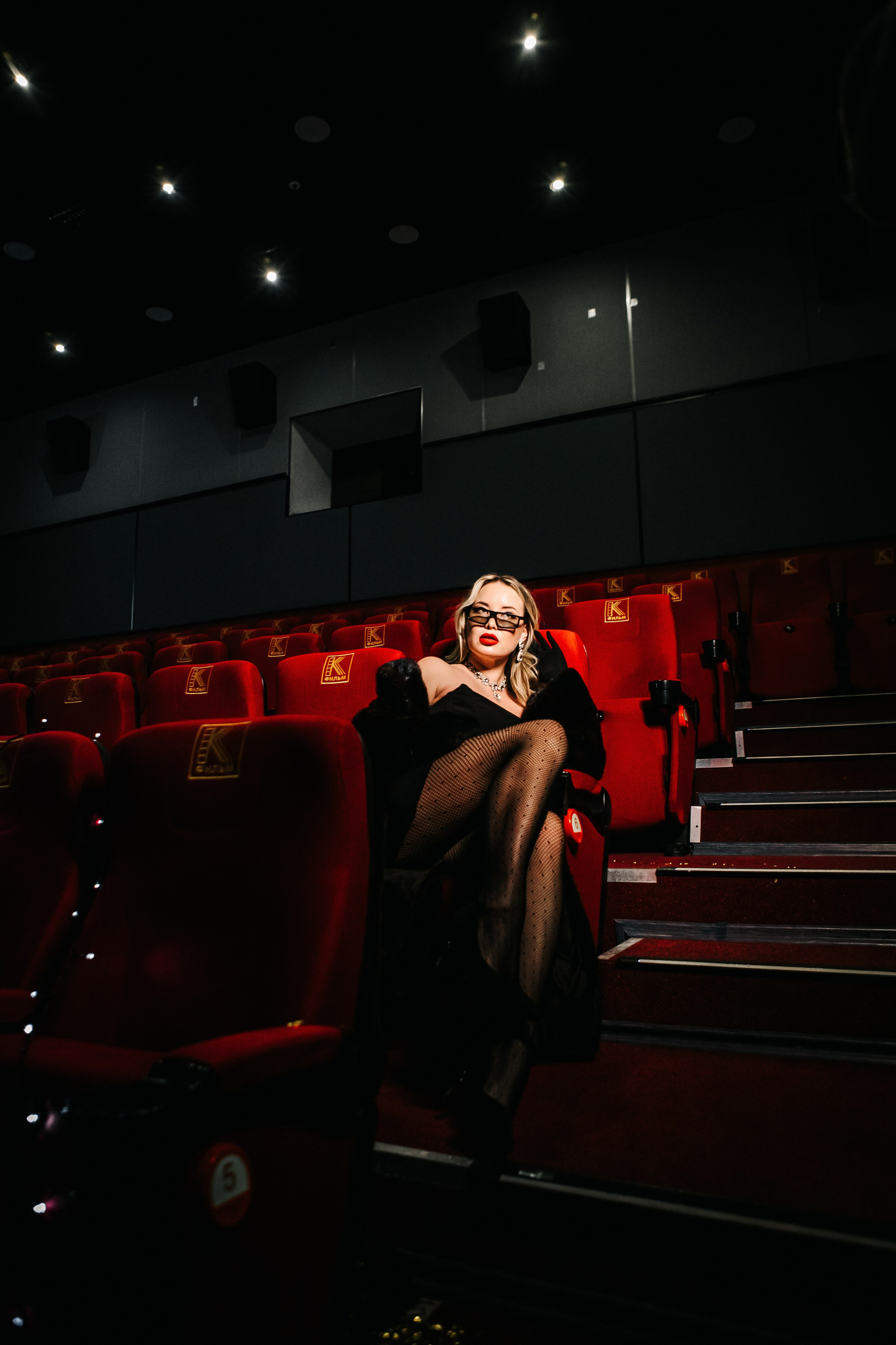 Валерия — новогодний кинотеатр. Elena Sova — семейный и женский фотограф в Санкт-Петербурге