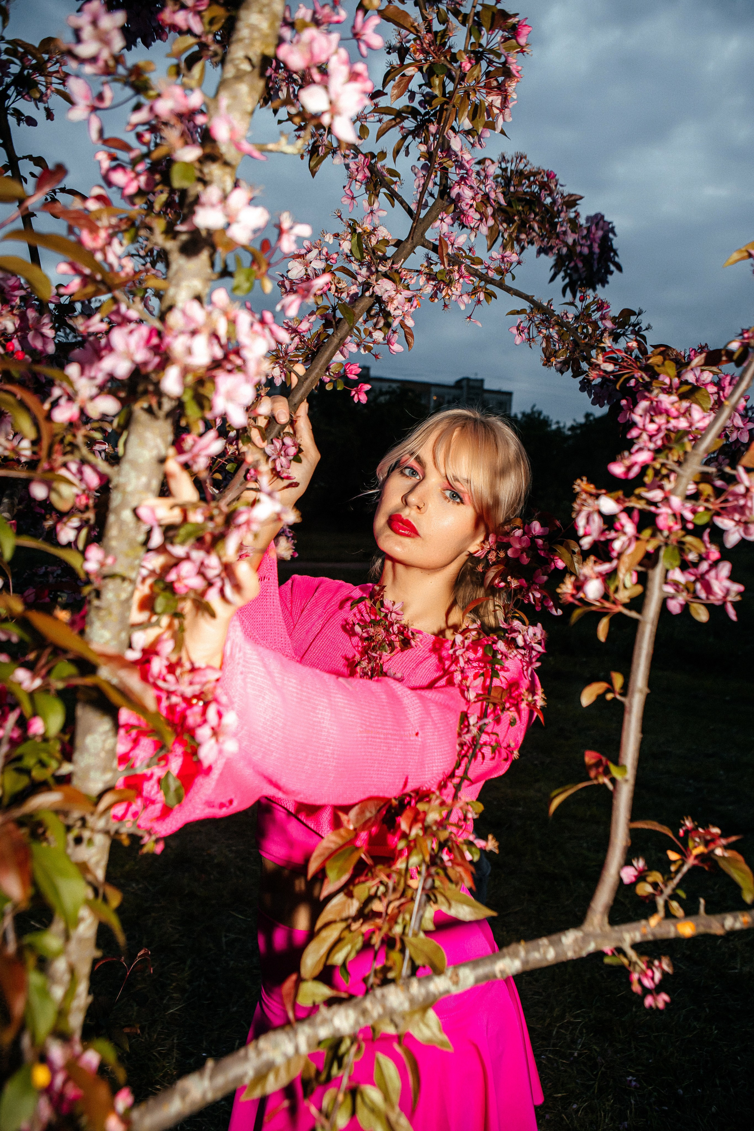 Вика — яркое настроение в яблонях. Elena Sova — семейный и женский фотограф в Санкт-Петербурге