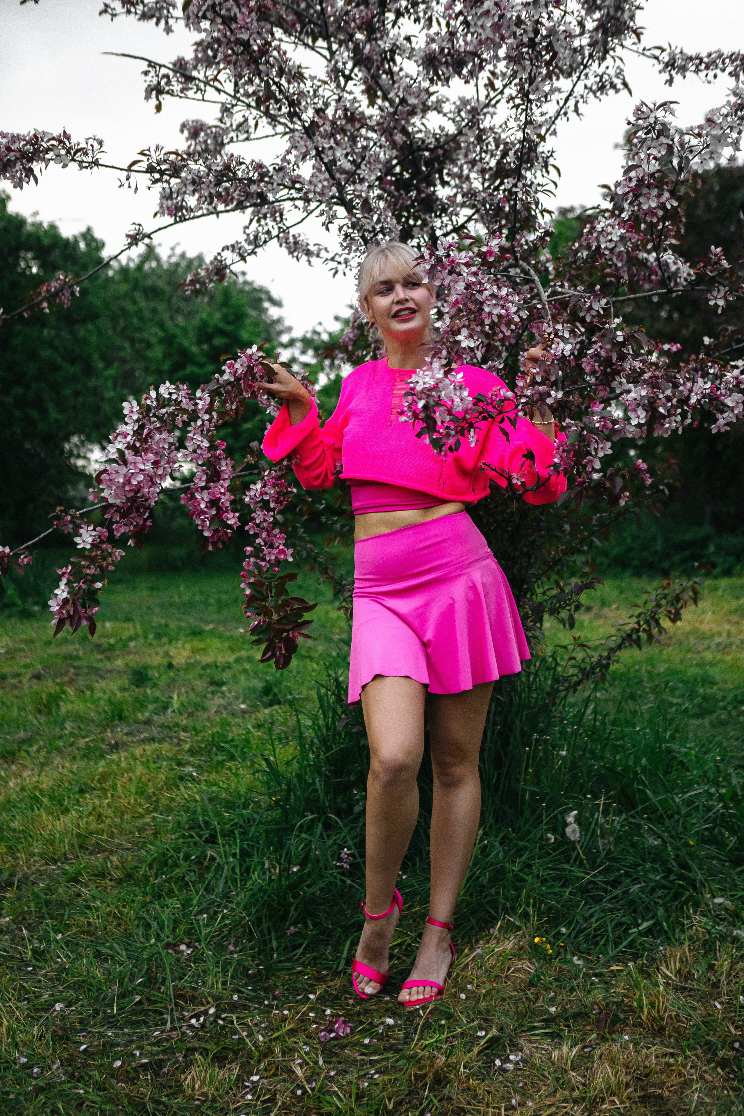 Вика — яркое настроение в яблонях. Elena Sova — семейный и женский фотограф в Санкт-Петербурге