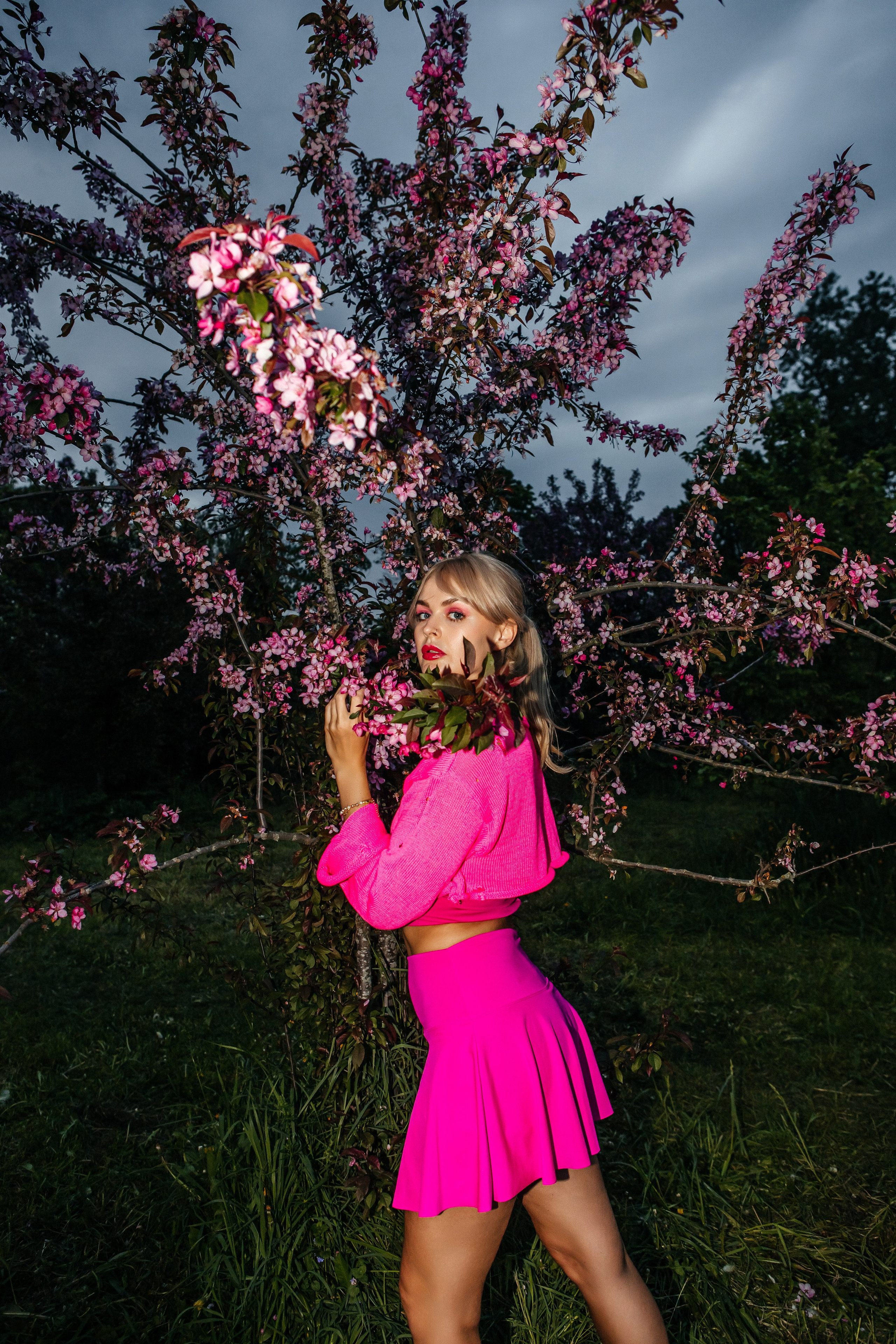 Вика — яркое настроение в яблонях. Elena Sova — семейный и женский фотограф в Санкт-Петербурге
