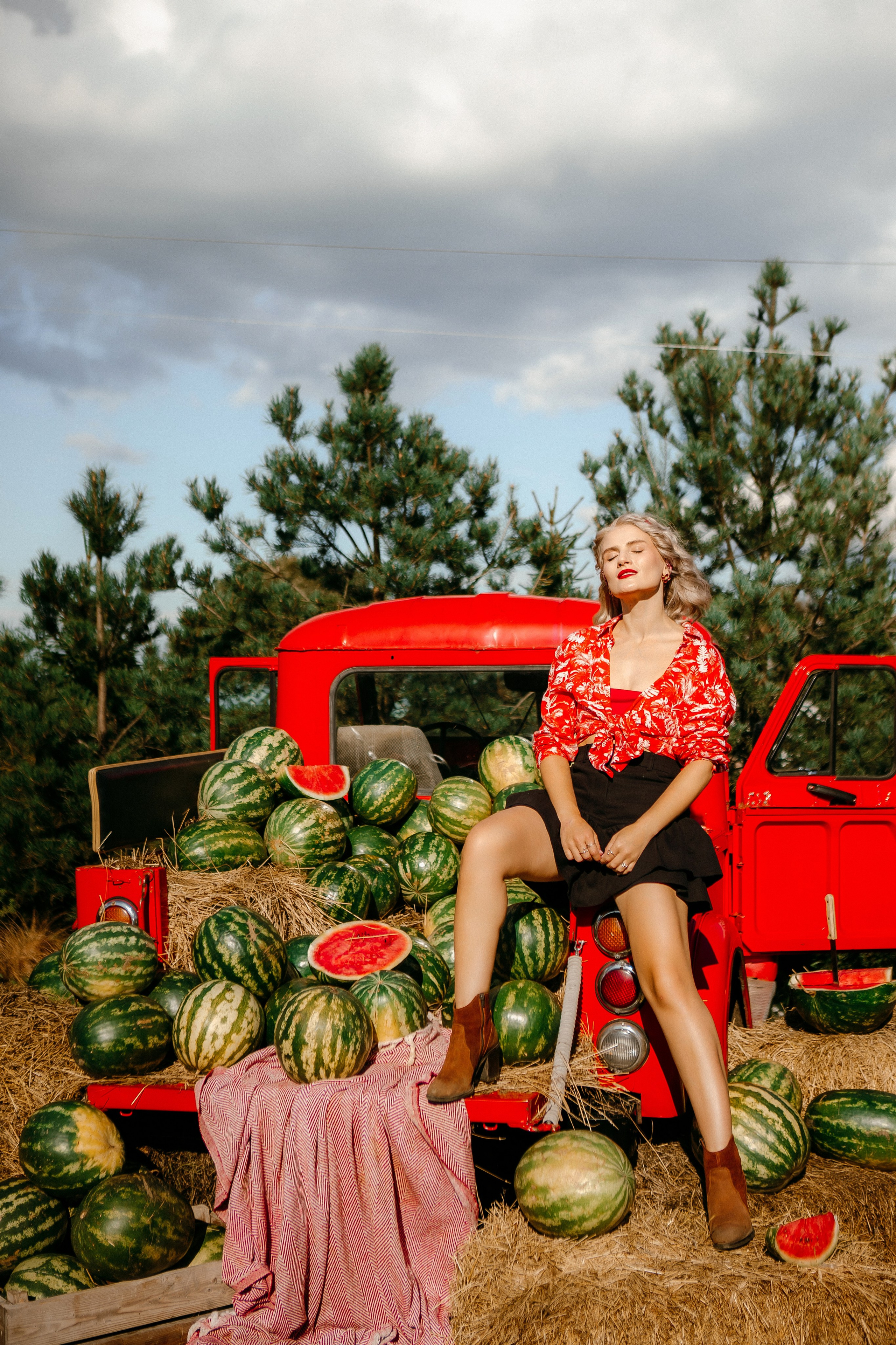 Юля в арбузах. Elena Sova — семейный и женский фотограф в Санкт-Петербурге
