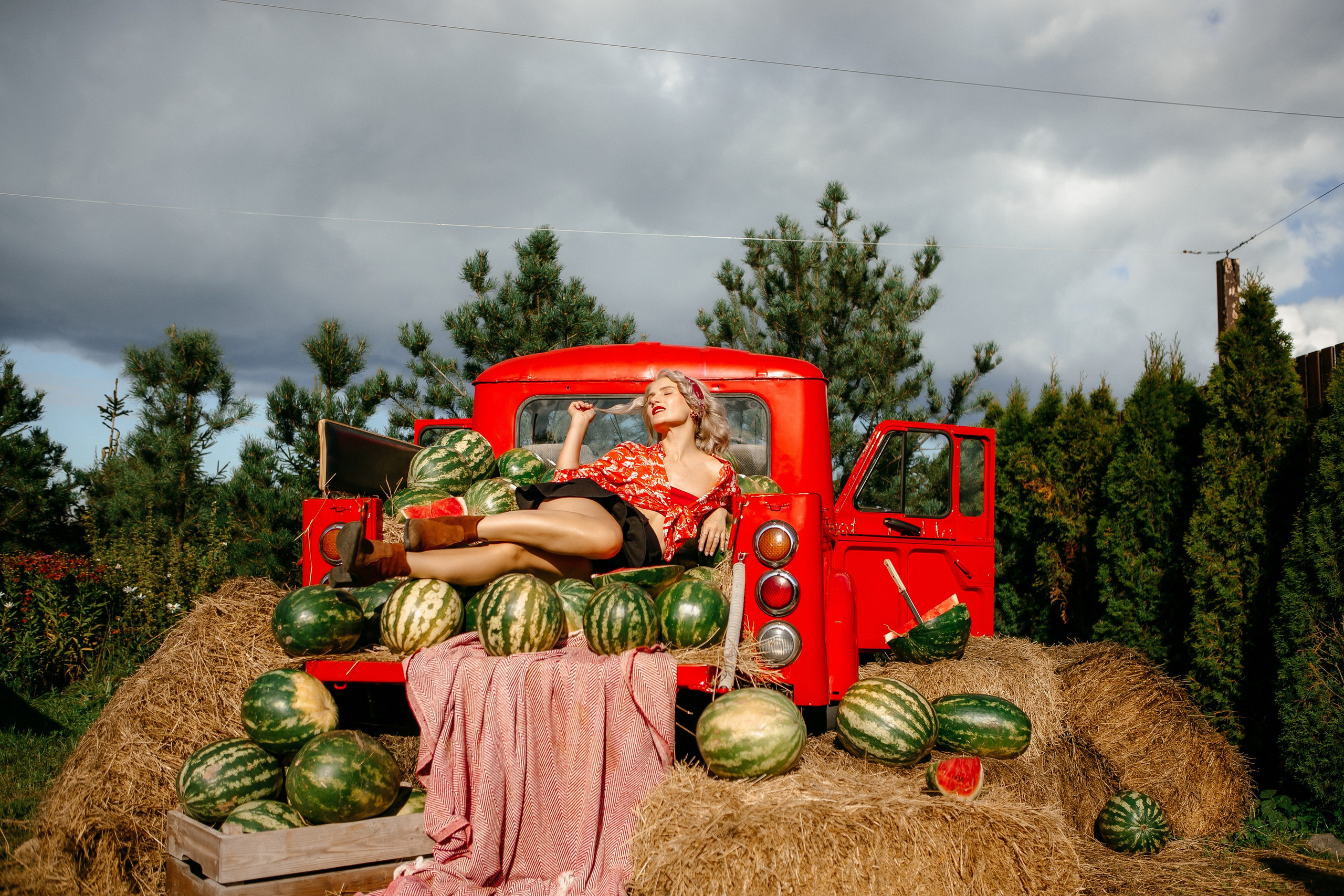 Юля в арбузах. Elena Sova — семейный и женский фотограф в Санкт-Петербурге