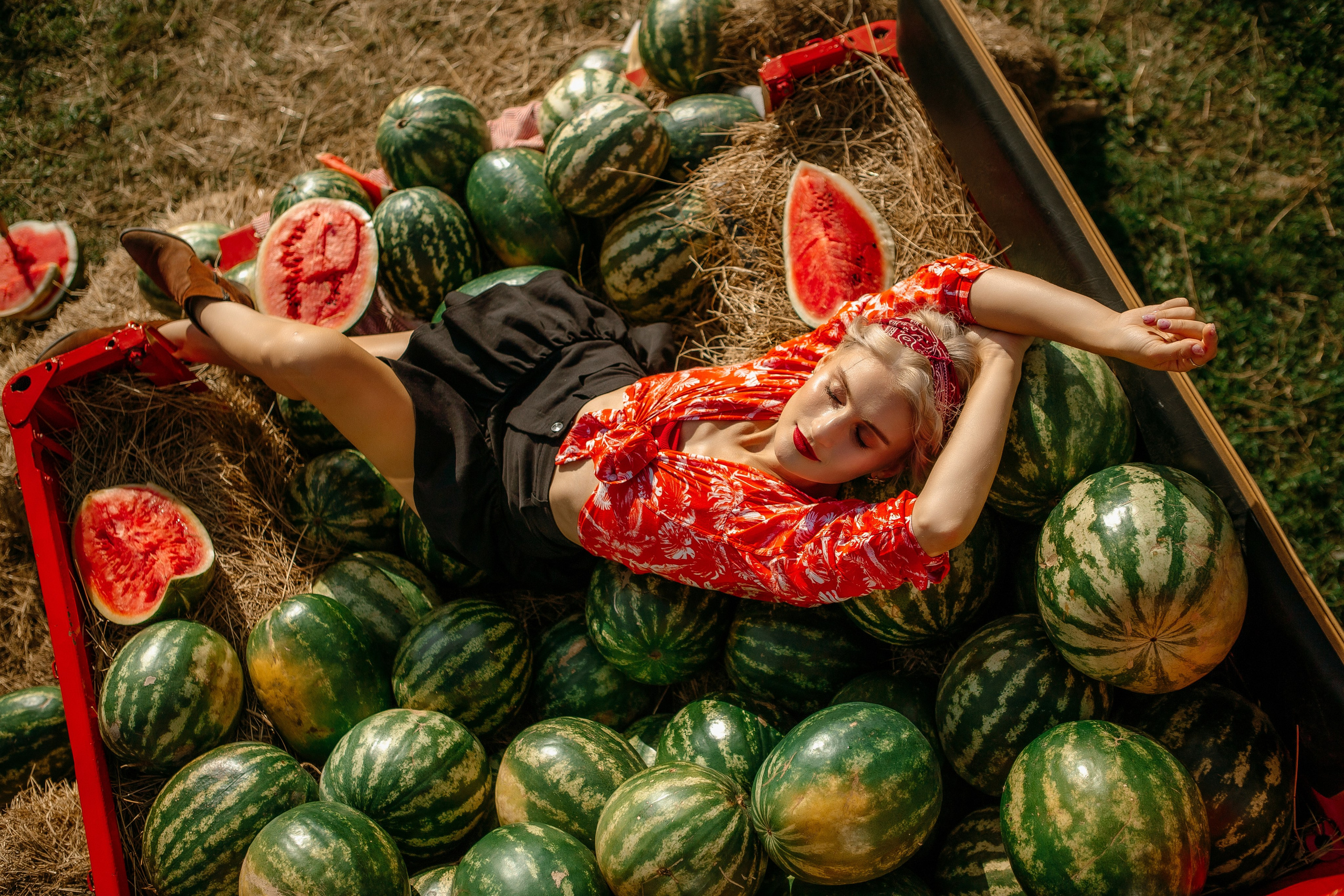 Юля в арбузах. Elena Sova — семейный и женский фотограф в Санкт-Петербурге