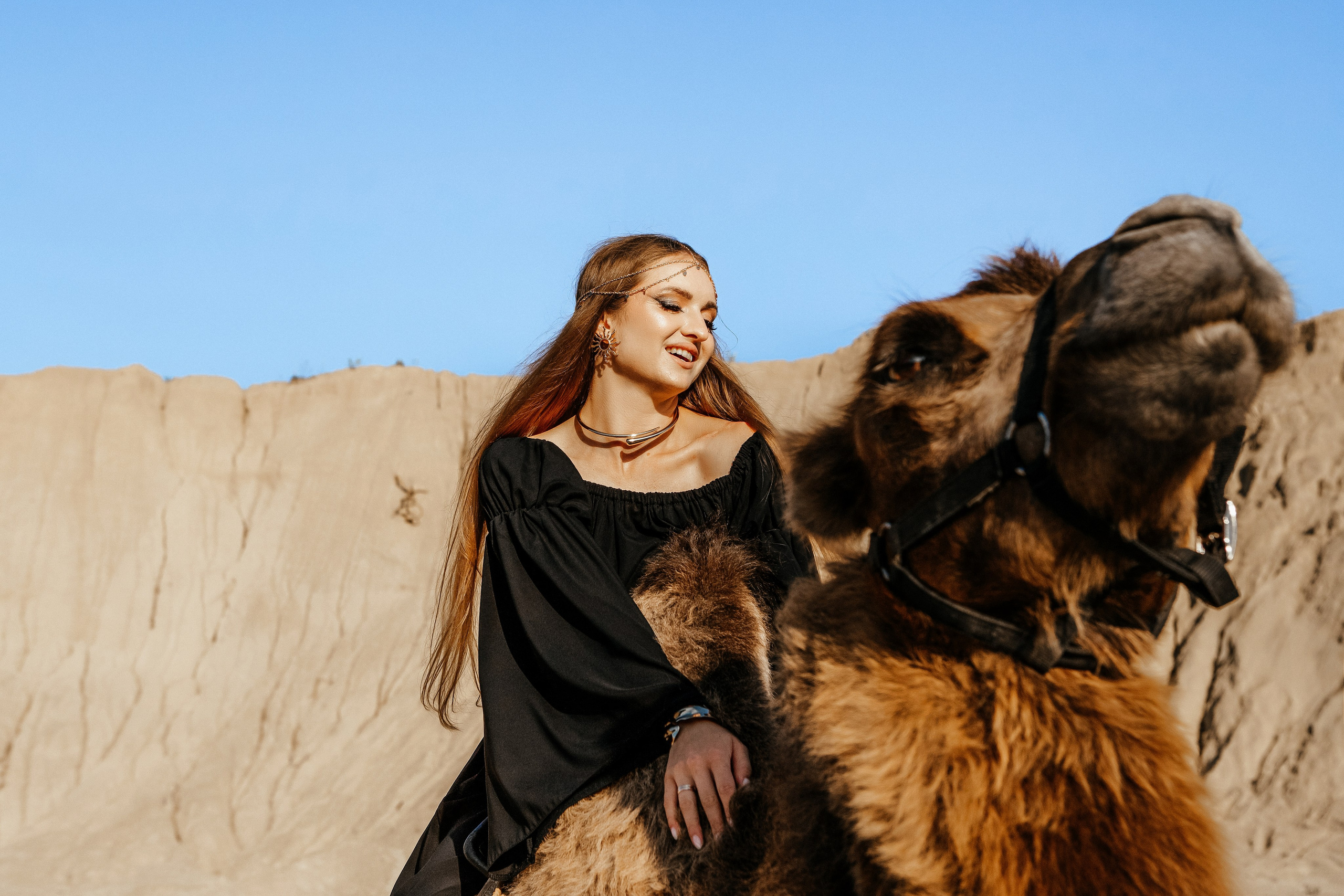 Девушки с верблюдом. Elena Sova — семейный и женский фотограф в Санкт-Петербурге