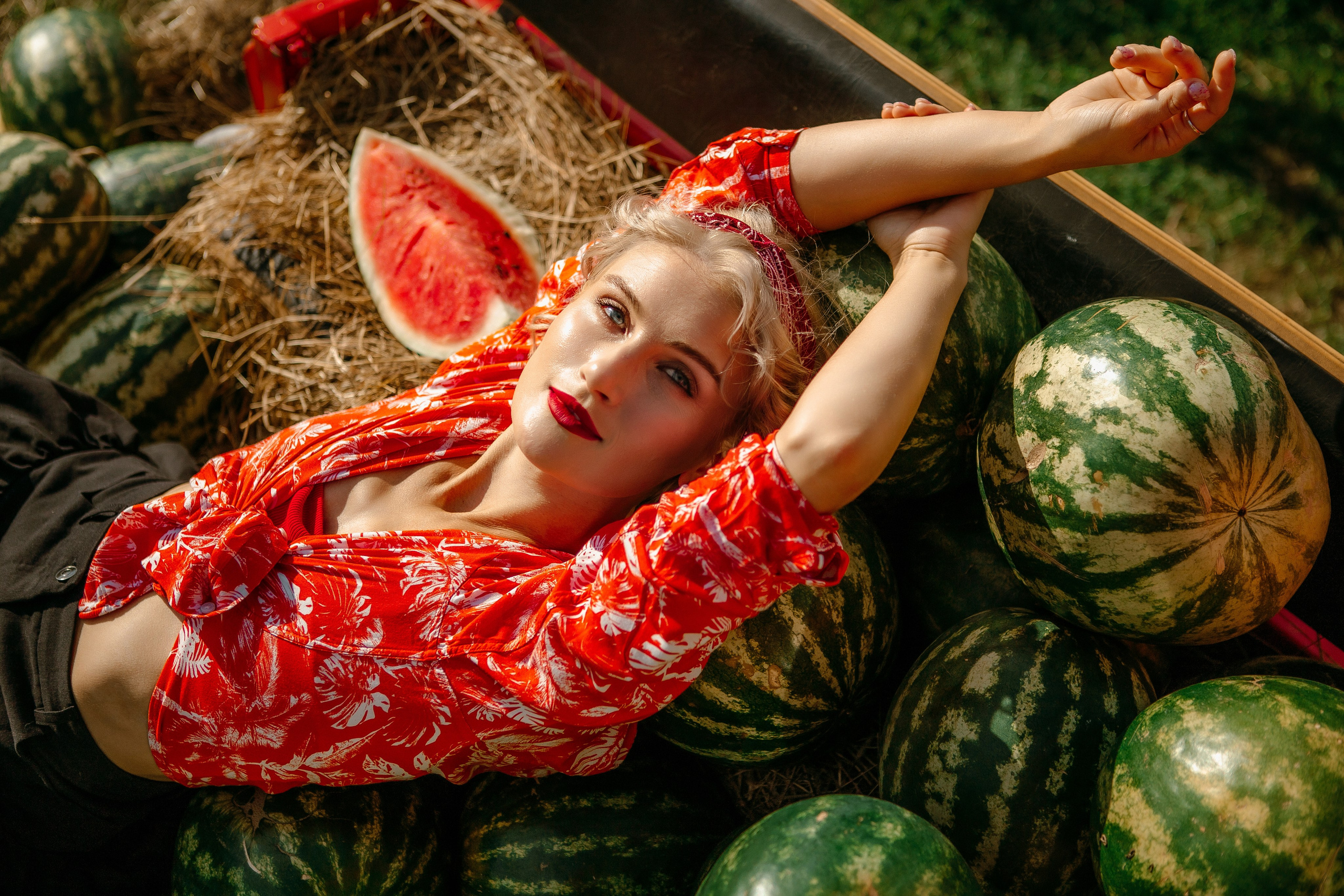 Юля в арбузах. Elena Sova — семейный и женский фотограф в Санкт-Петербурге