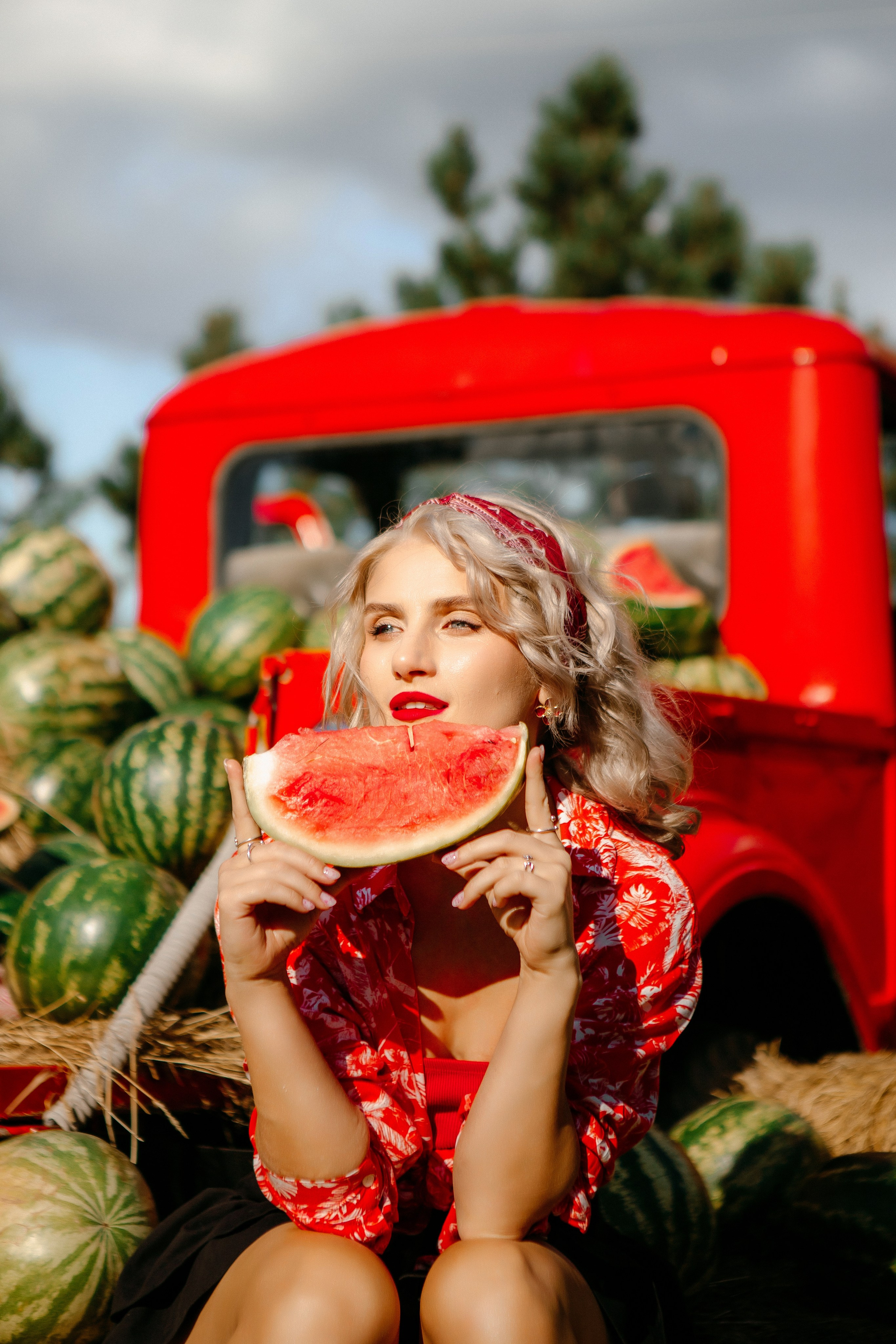 Юля в арбузах. Elena Sova — семейный и женский фотограф в Санкт-Петербурге
