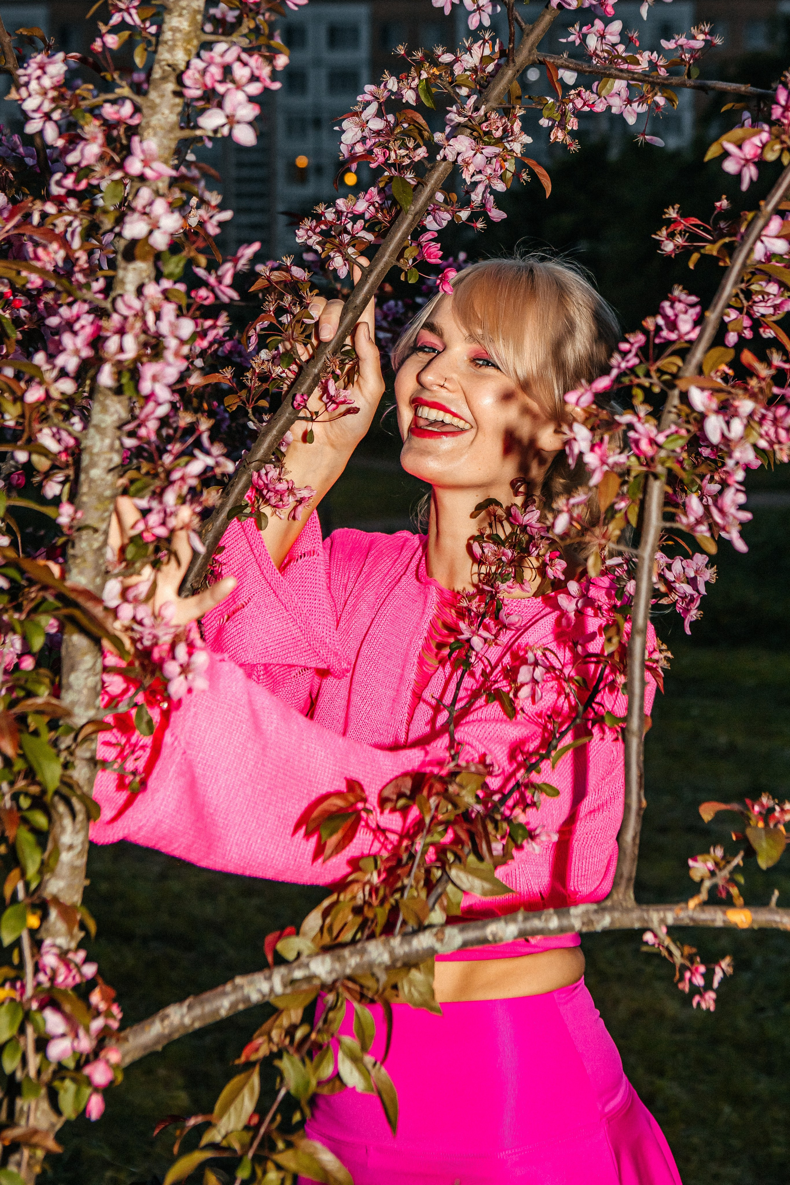 Вика — яркое настроение в яблонях. Elena Sova — семейный и женский фотограф в Санкт-Петербурге