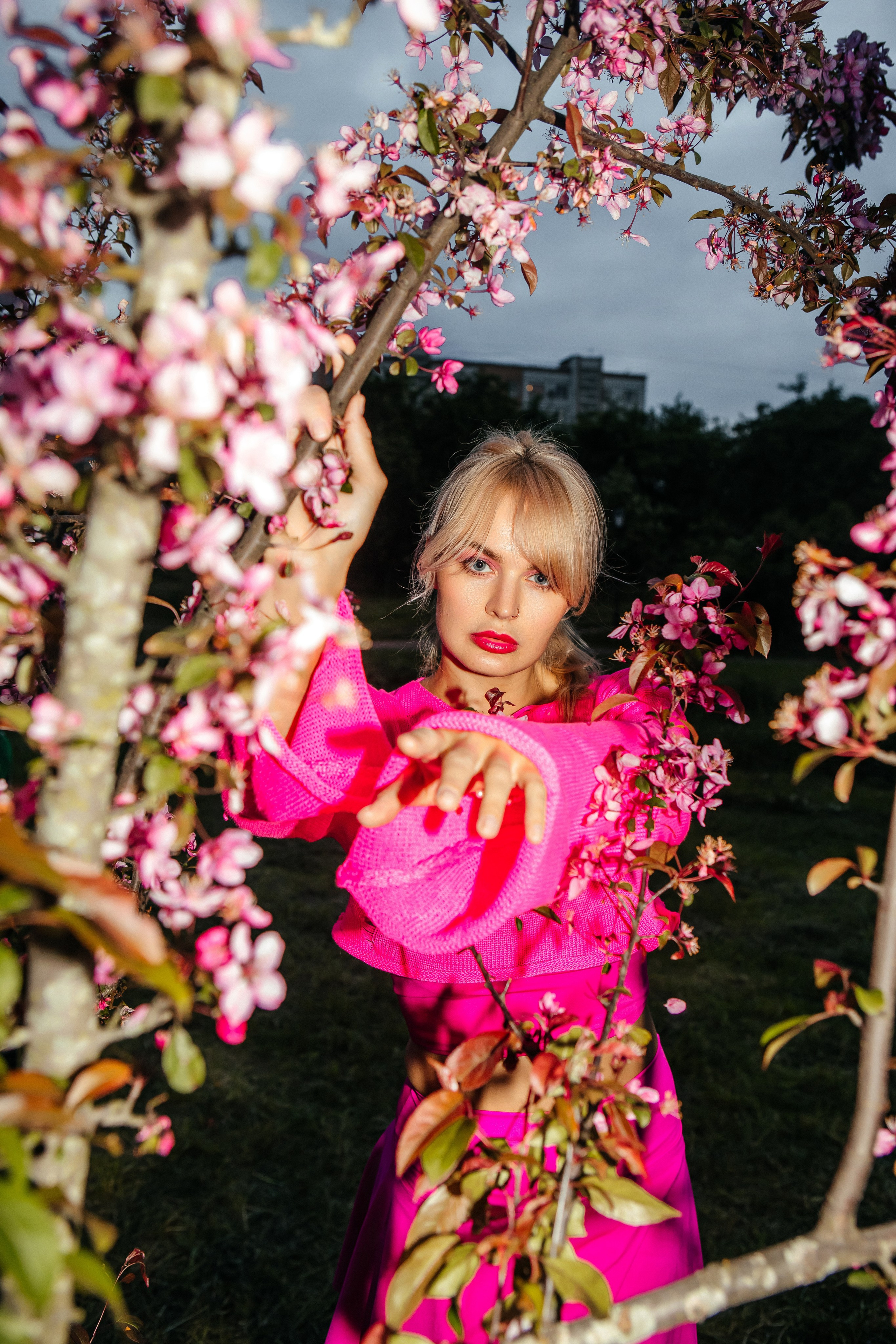 Вика — яркое настроение в яблонях. Elena Sova — семейный и женский фотограф в Санкт-Петербурге