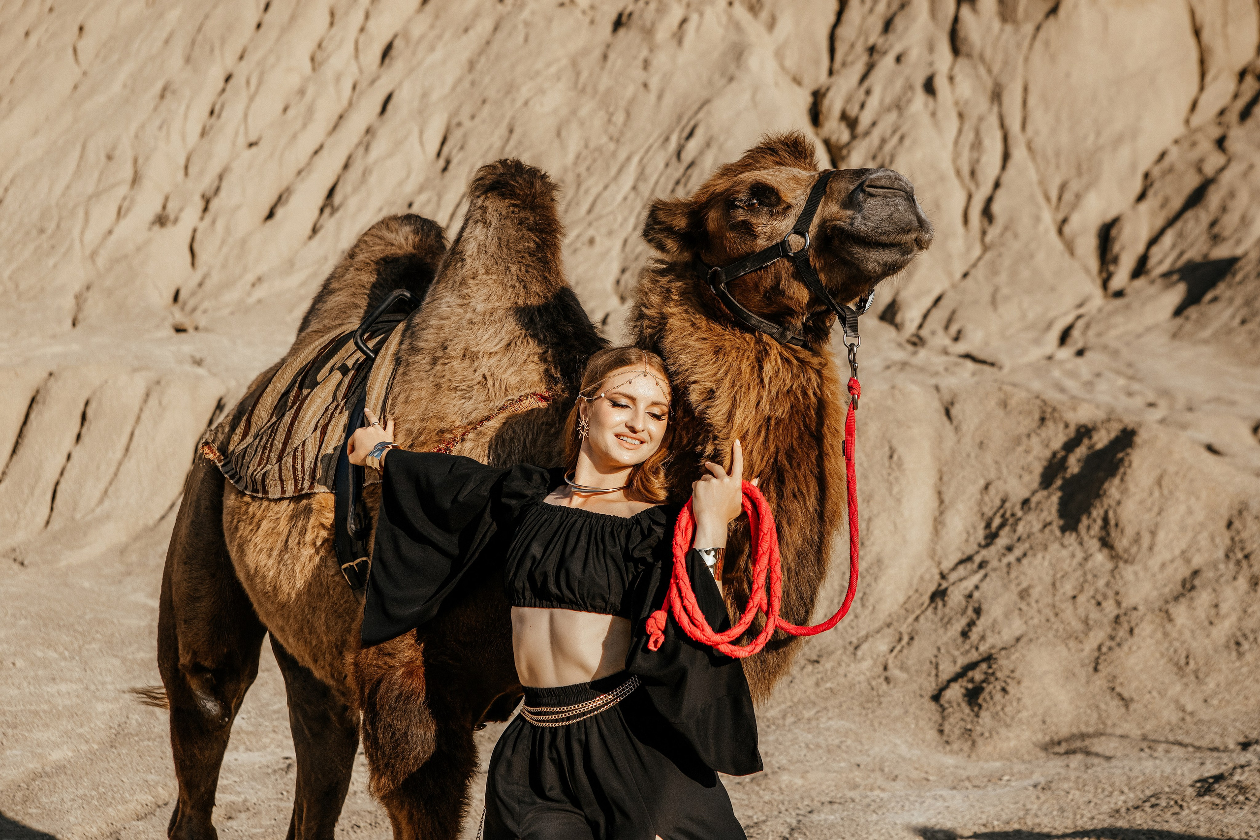 Девушки с верблюдом. Elena Sova — семейный и женский фотограф в Санкт-Петербурге