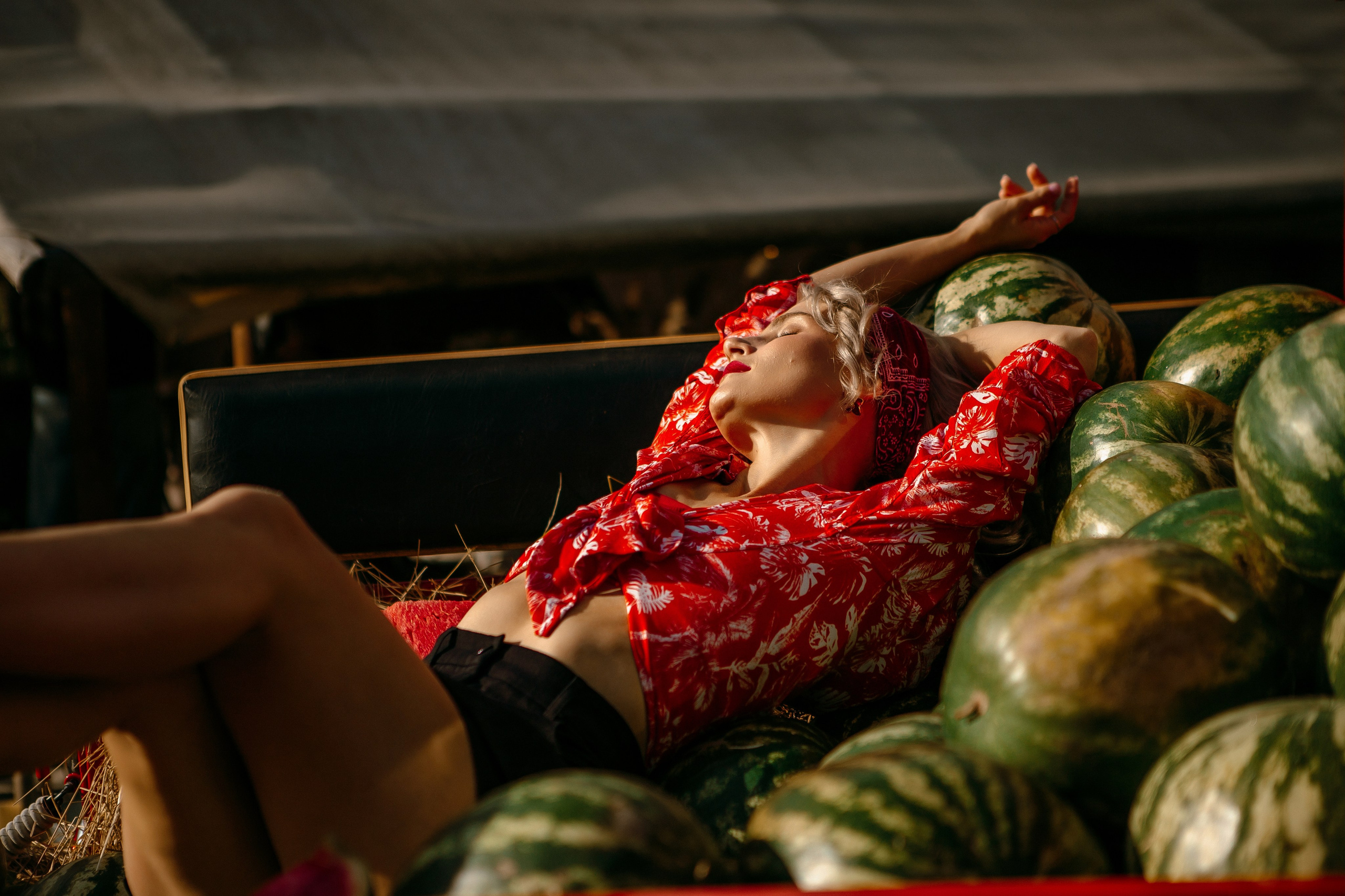 Юля в арбузах. Elena Sova — семейный и женский фотограф в Санкт-Петербурге