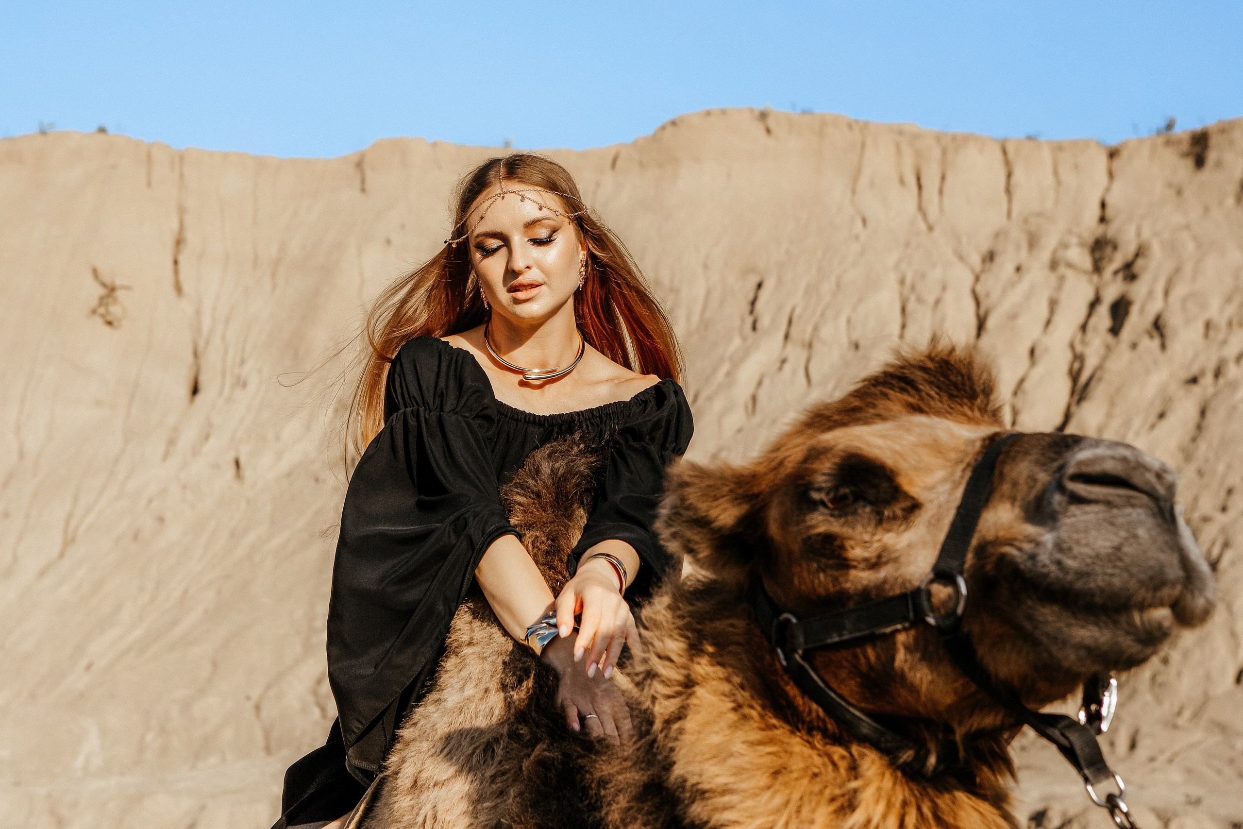 Девушки с верблюдом. Elena Sova — семейный и женский фотограф в Санкт-Петербурге