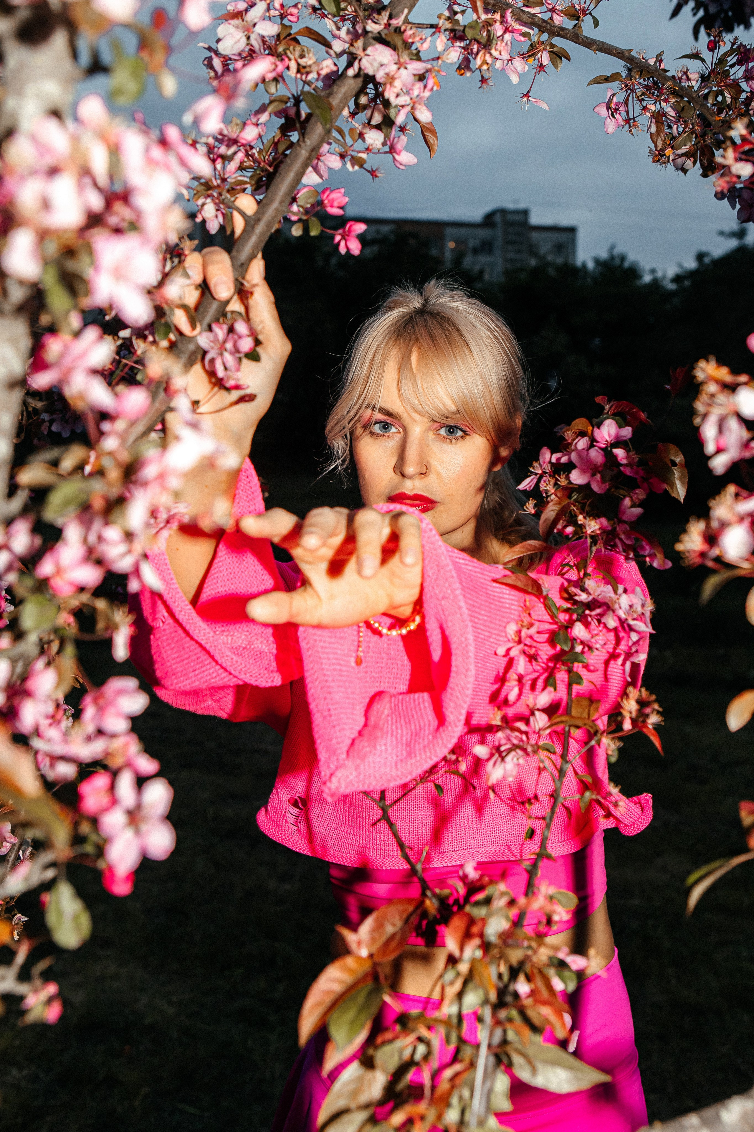 Вика — яркое настроение в яблонях. Elena Sova — семейный и женский фотограф в Санкт-Петербурге