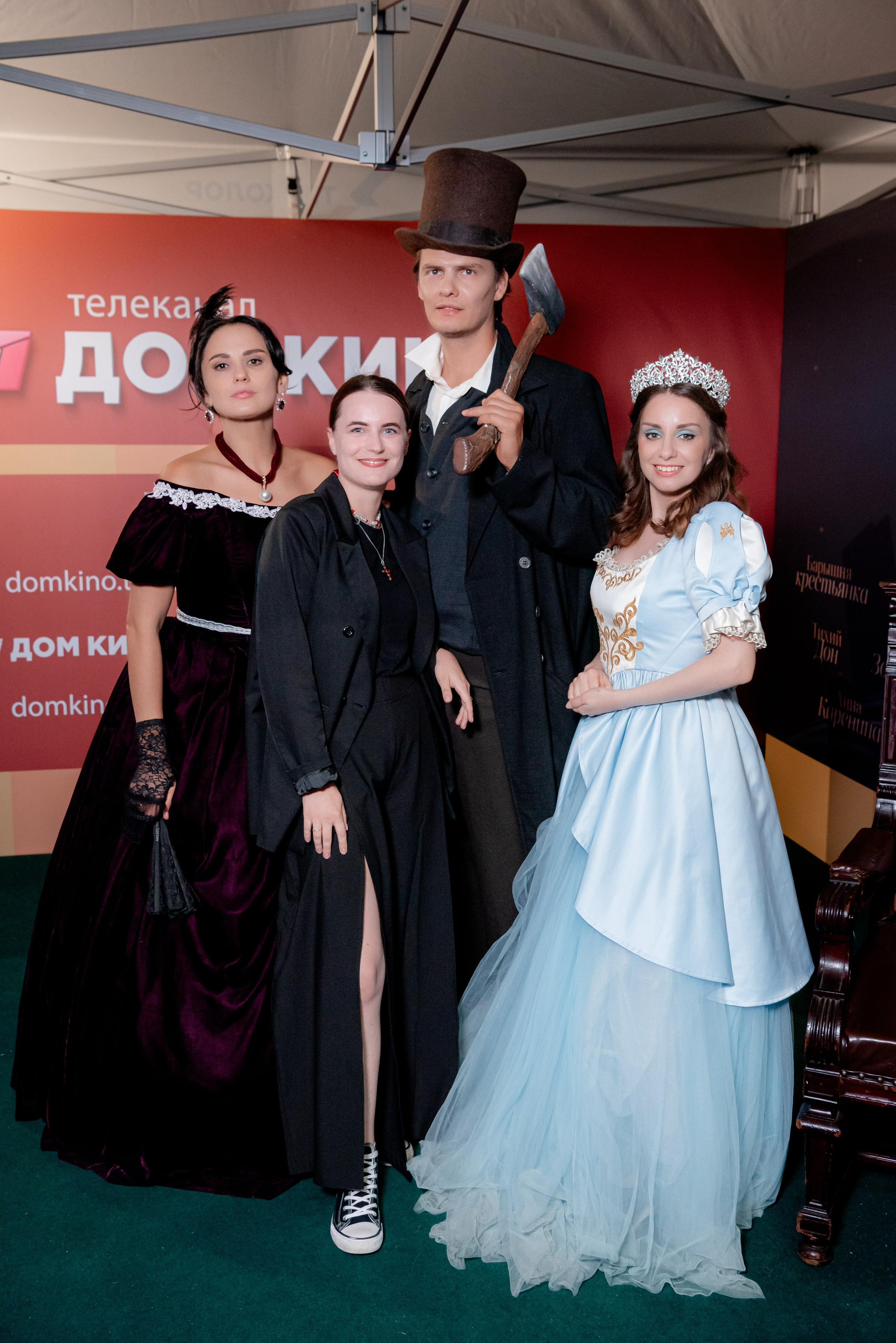 Портретные фото с артистами в палатке Триколор Дом Кинов на день города Волгоград. Фотограф в Волгограде и Волжском Александр Горбань