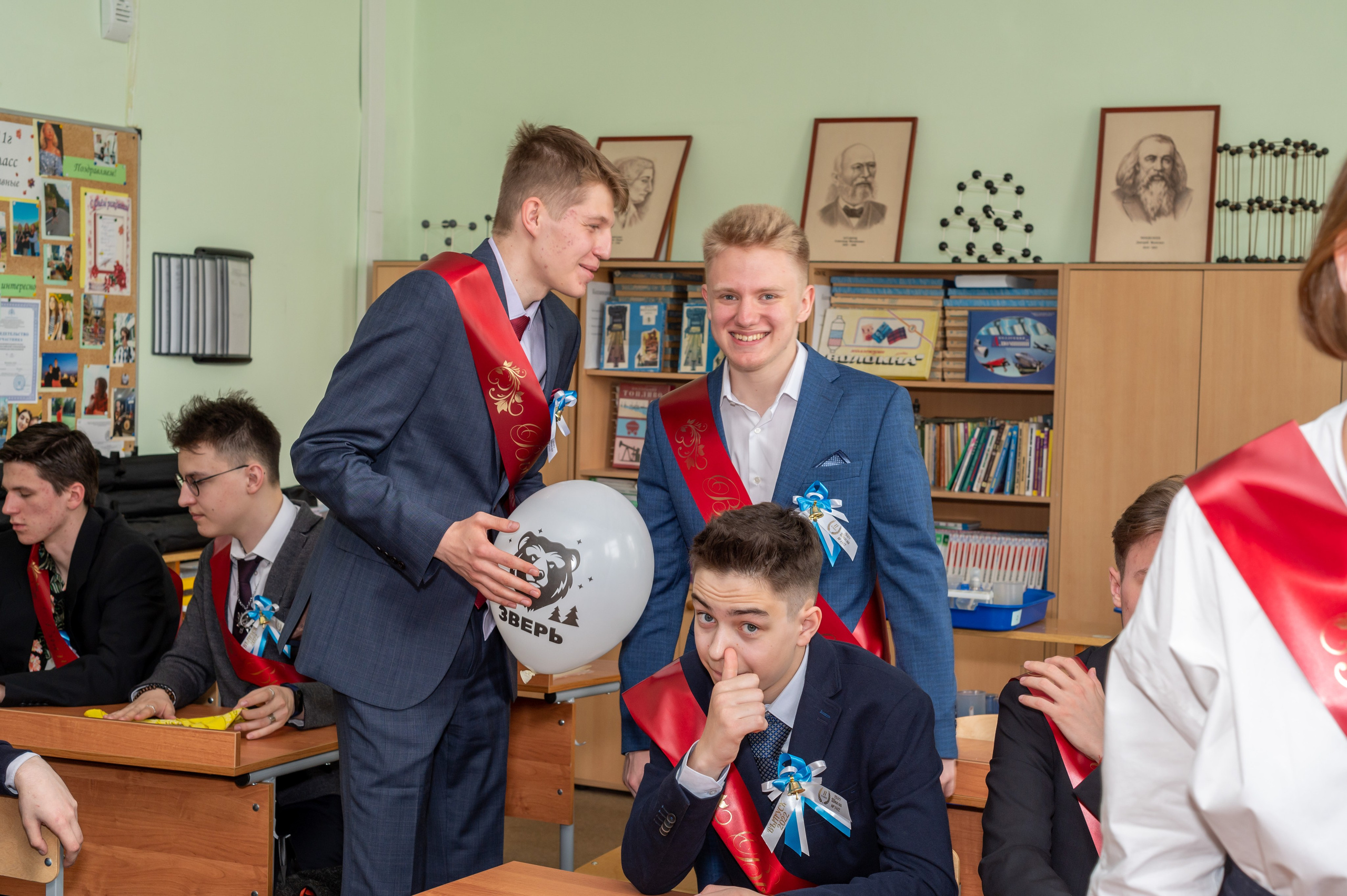 Последний звонок Школа 1412. Детский и семейный фотограф г. Москва Оксана Катаджи