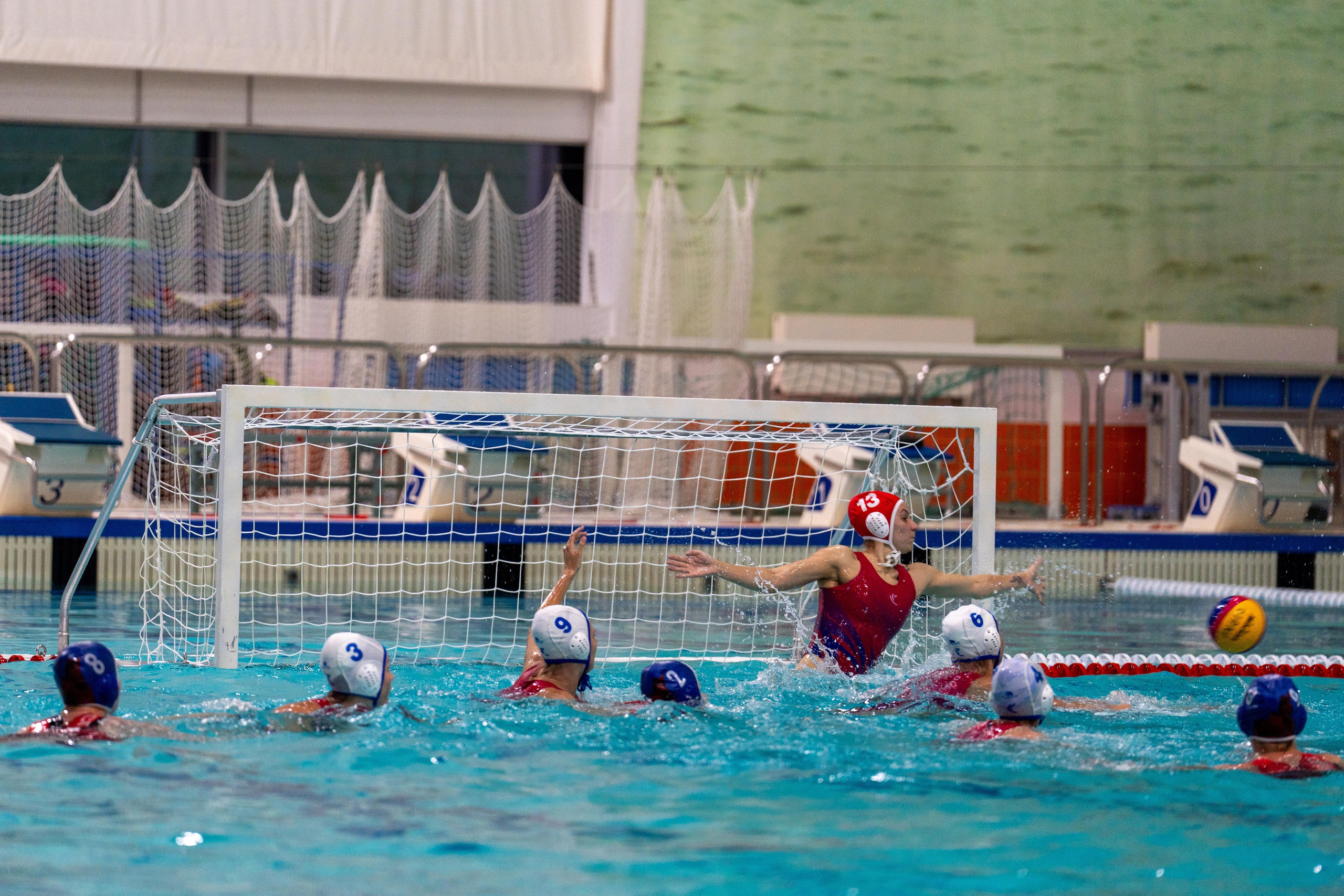 Спортивный фотограф Санкт-Петербург снял атаку Дианы в матче водного поло