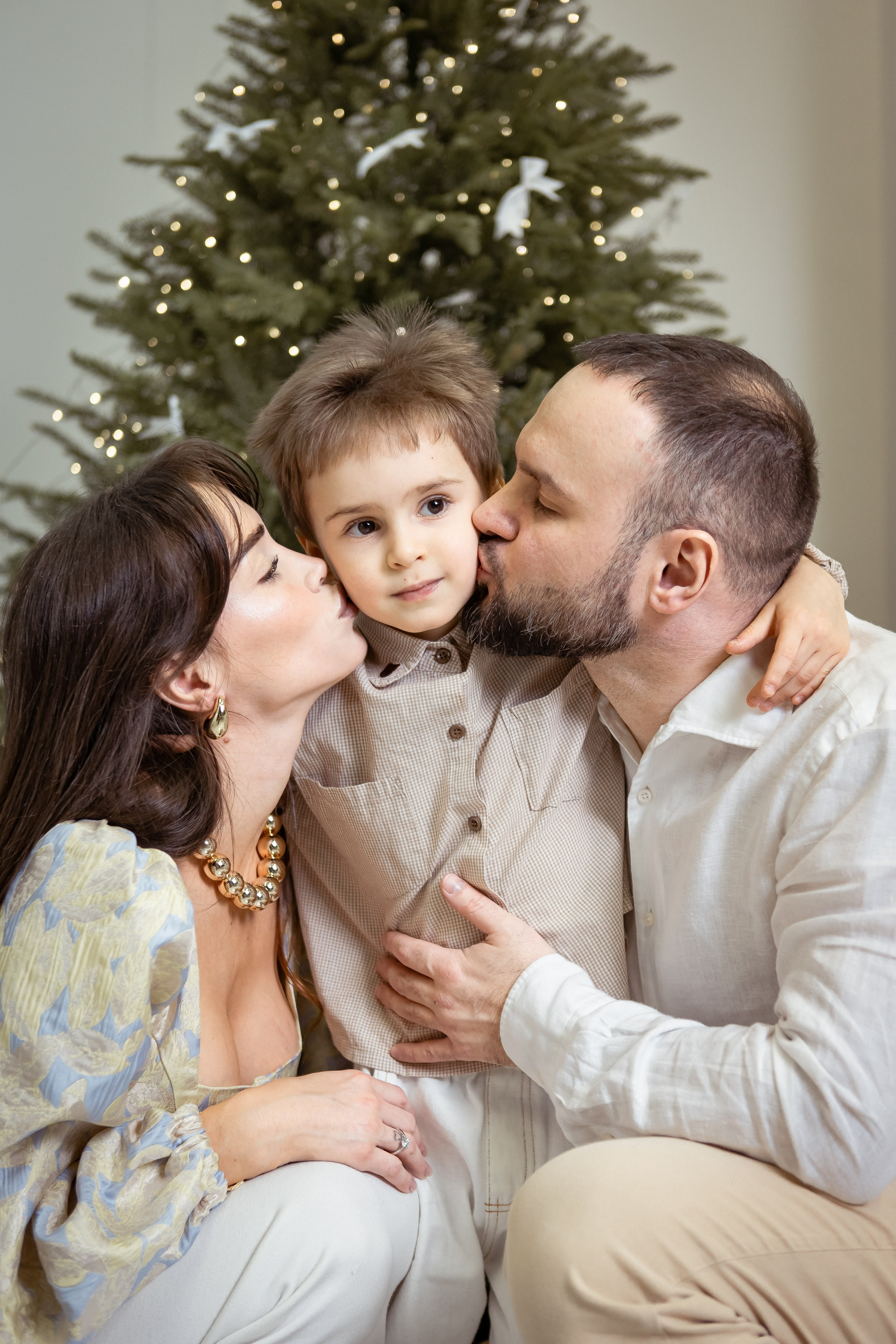 Семейная новогодняя фотосессия в фотостудии. Свадебный фотограф в Москве
