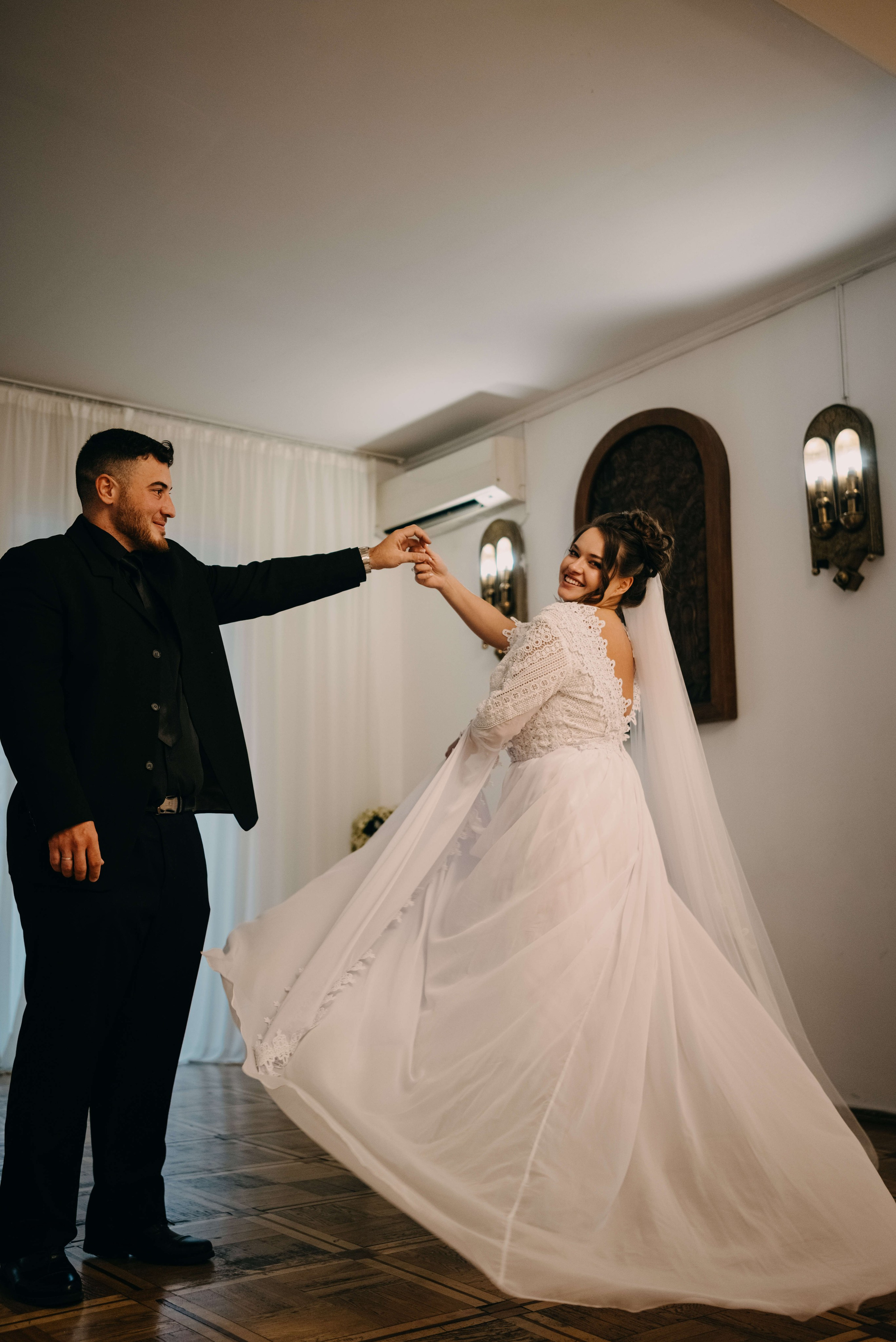 Анна & Виктор | сборы, роспись и прогулка. Портретный и свадебный фотограф в Тбилиси • xeniqo