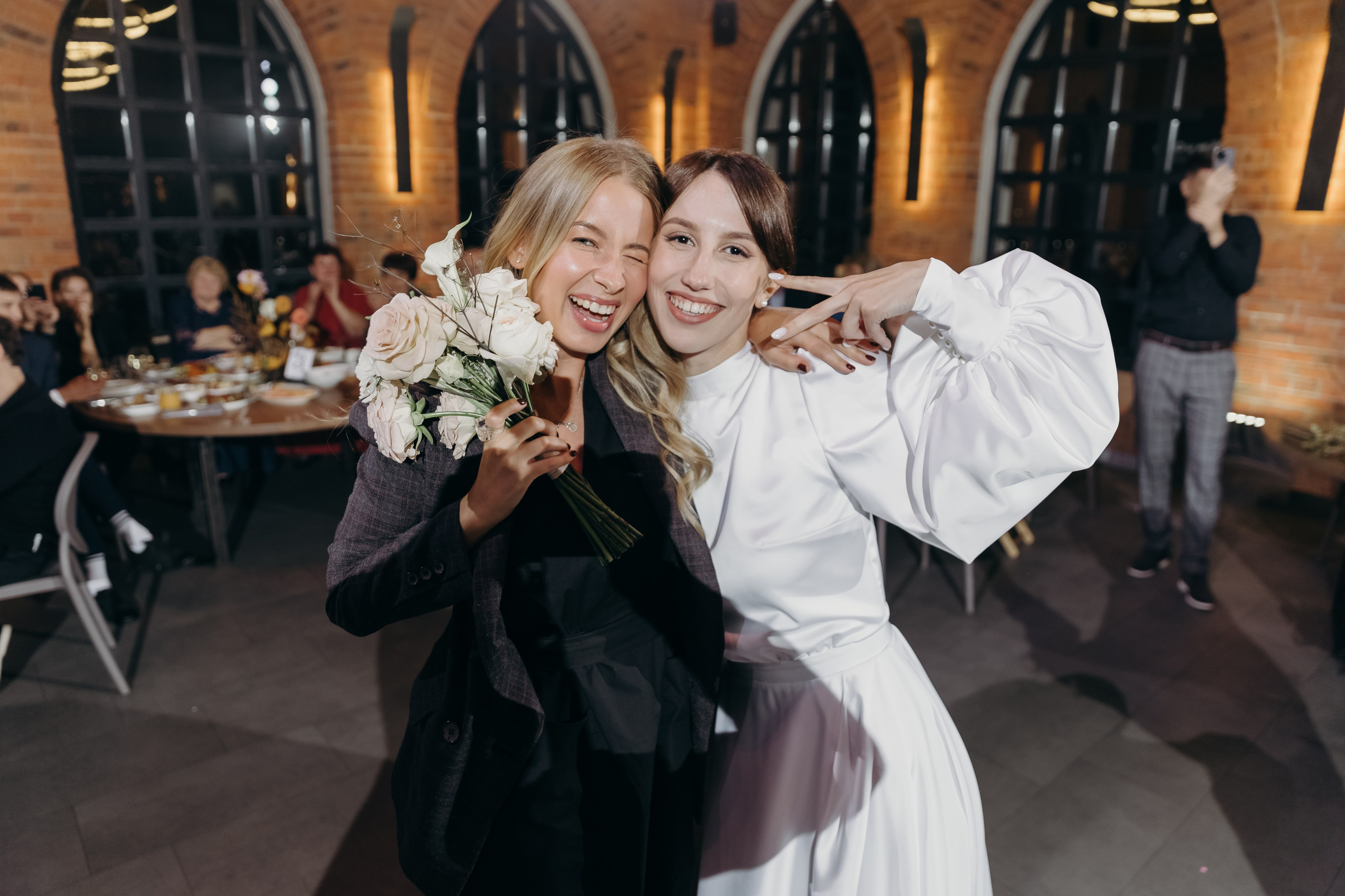 Свадьба для своих в Замке Шамони в Красноярске. Свадебный фотограф-видеограф в Красноярске Евгений Константинопольский