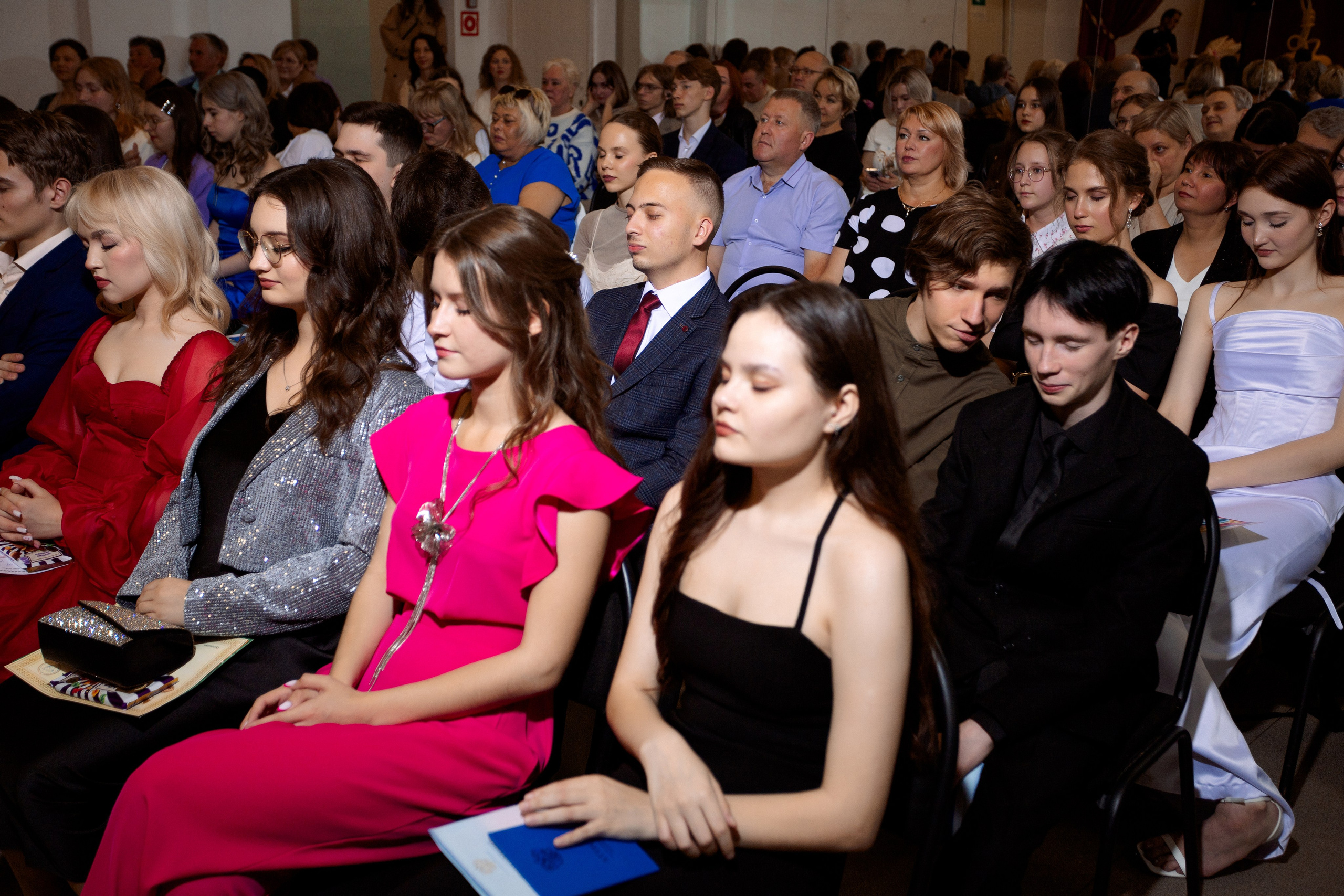 ВРУЧЕНИЕ АТТЕСТАТОВ: Пример. Все фото. Профессиональный фотограф в Ижевске Леша Петров