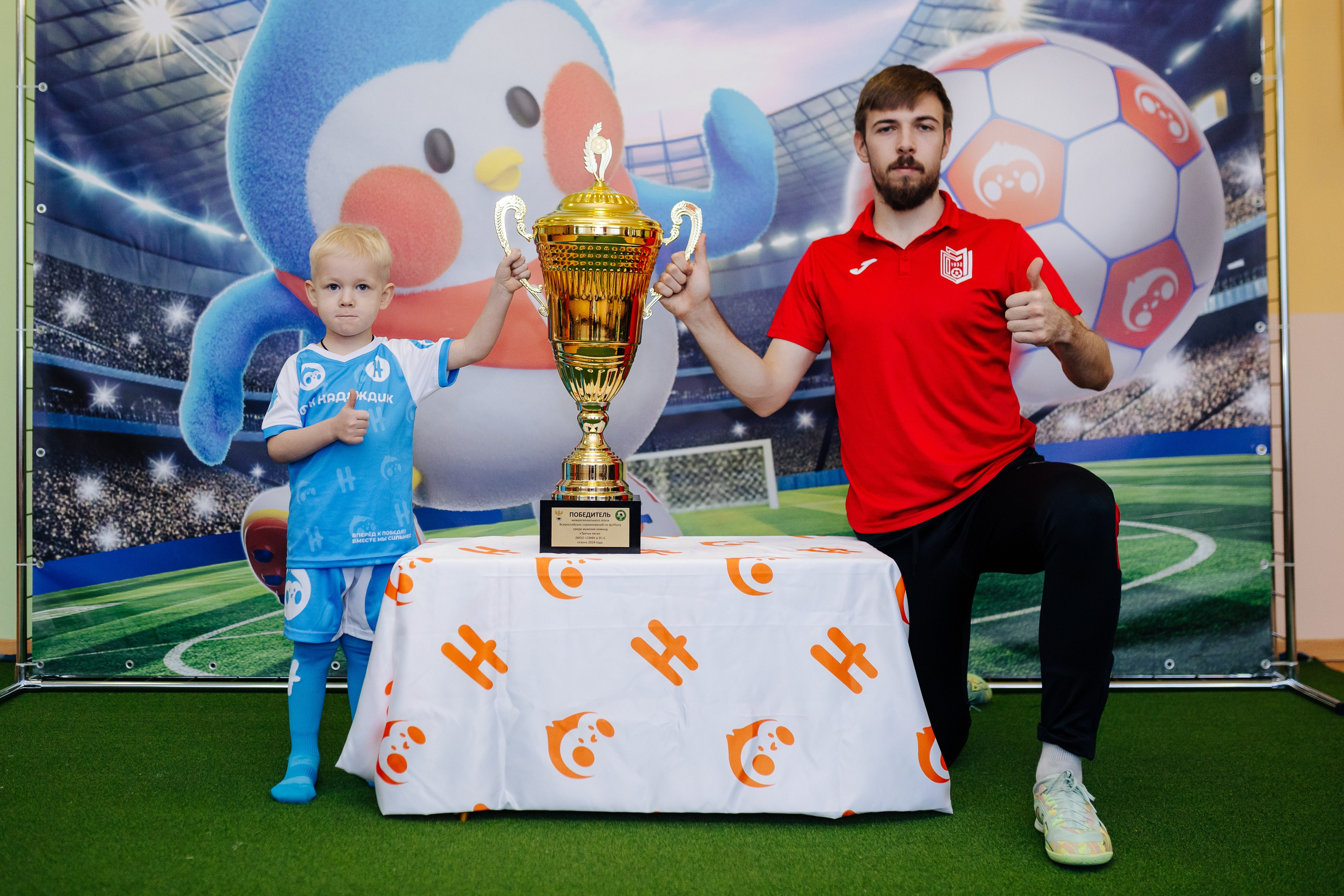 Фотосессия с кубком в детских садах г. Магнитогорска. Денис Прохоров Фотограф в г. Магнитогорск