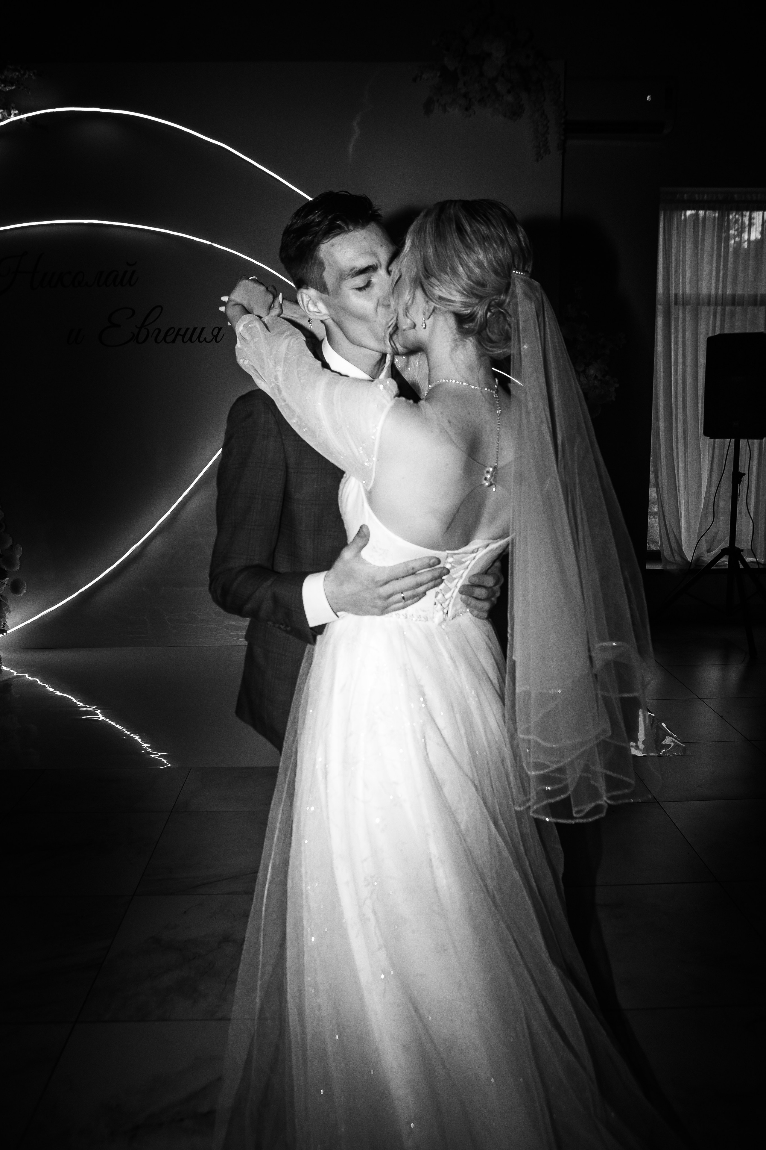 Евгения и Николай утренние сборы. Свадебный фотограф Виктория Чуйко Магнитогорск. Визуал для бизнеса