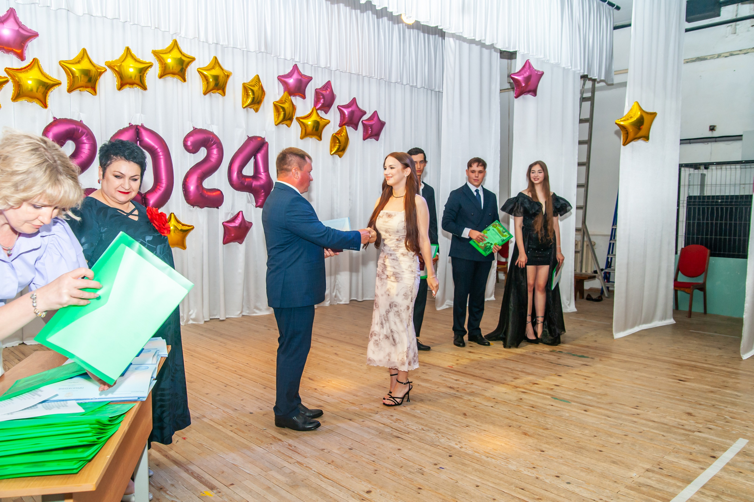 Выпускной МАОУ СОШ № 17 им. Эдуарда Есаяна. Свадебный и семейный фотограф Денис Лукьянов в Краснодаре, Краснодарском крае и Республике Крым