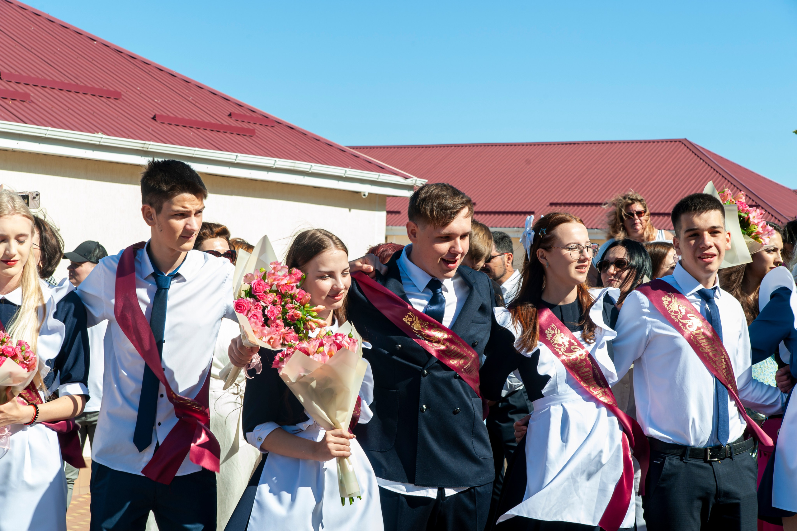 Последний Звонок МАОУ СОШ № 17 им. Эдуарда Есаяна — Архипо-Осиповка. Свадебный и семейный фотограф Денис Лукьянов в Краснодаре, Краснодарском крае и Республике Крым