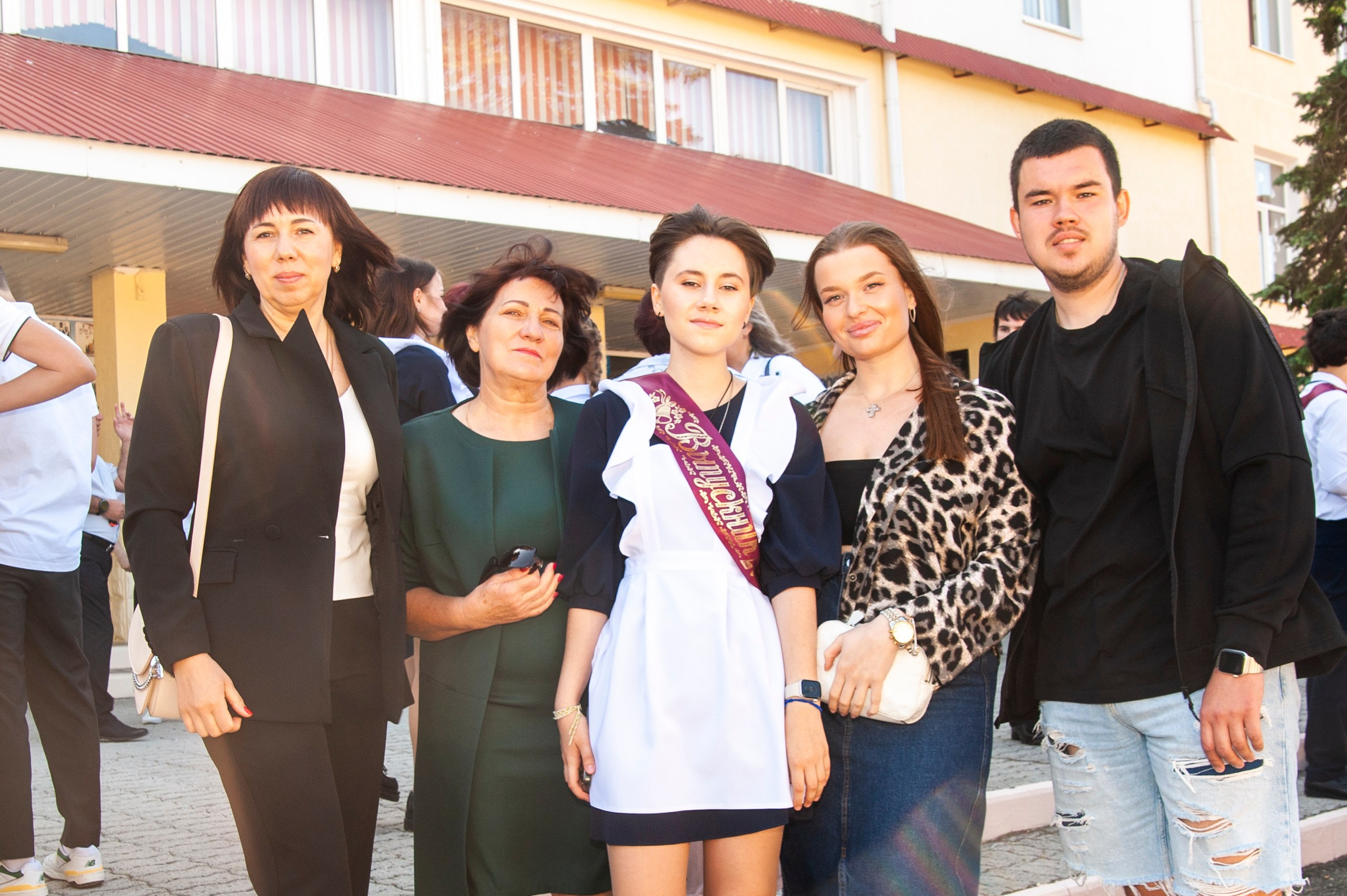 Последний Звонок МАОУ СОШ № 17 им. Эдуарда Есаяна — Архипо-Осиповка. Свадебный и семейный фотограф Денис Лукьянов в Краснодаре, Краснодарском крае и Республике Крым