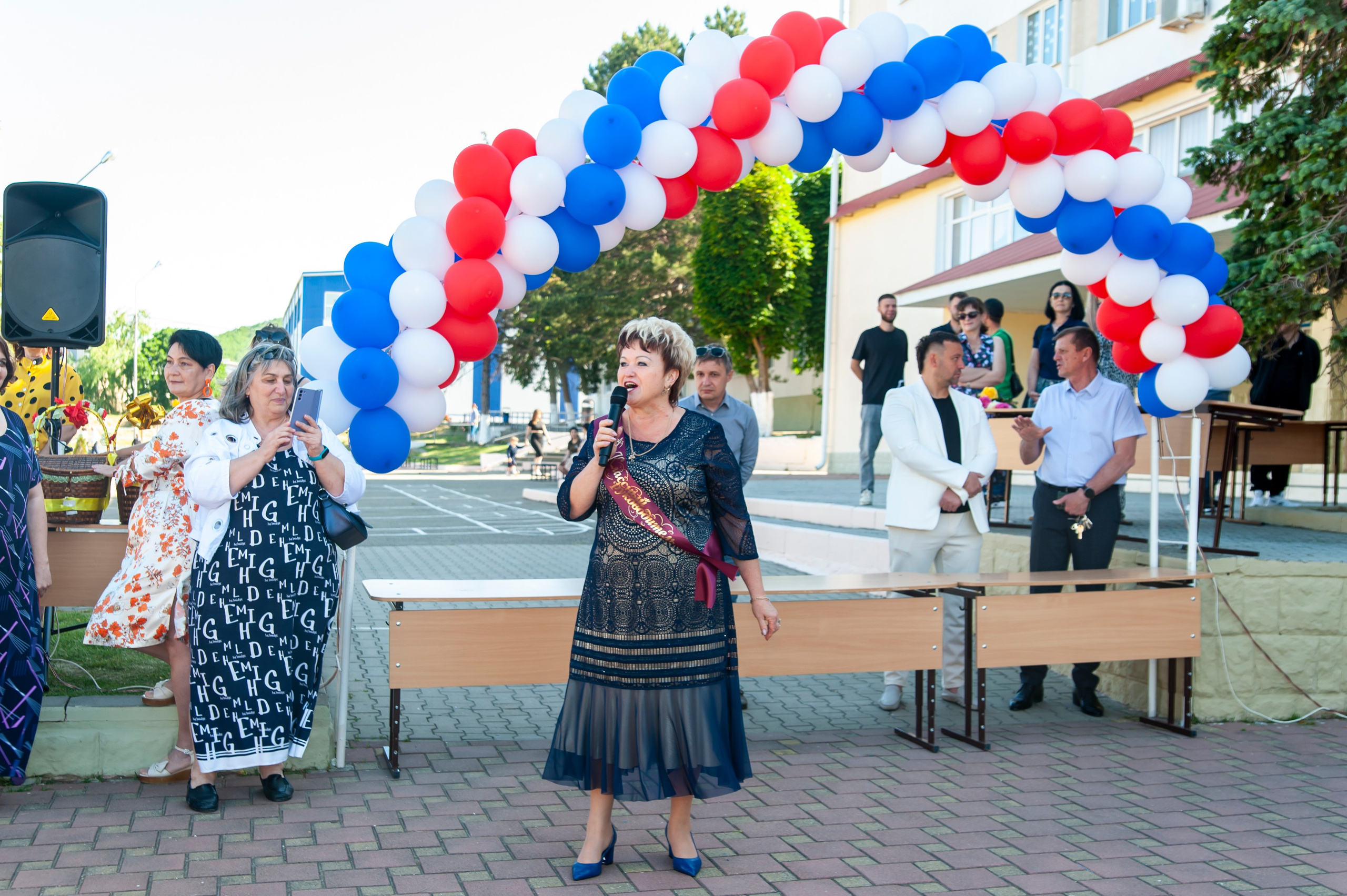 Последний Звонок МАОУ СОШ № 17 им. Эдуарда Есаяна — Архипо-Осиповка. Свадебный и семейный фотограф Денис Лукьянов в Краснодаре, Краснодарском крае и Республике Крым