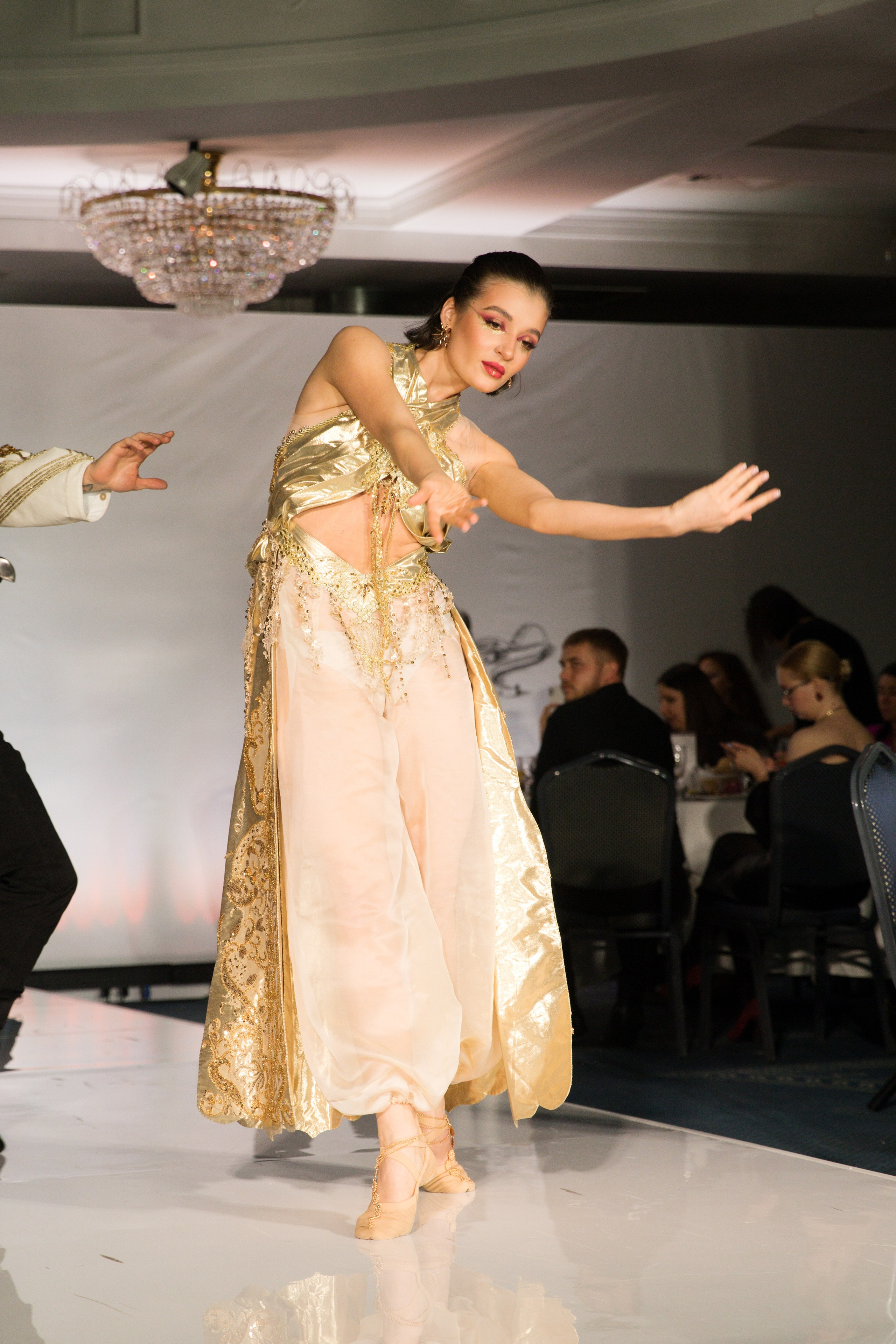 Репортаж показа «Кутюр по-русски». Фотограф в Санкт-Петербурге Вагнер Юлия