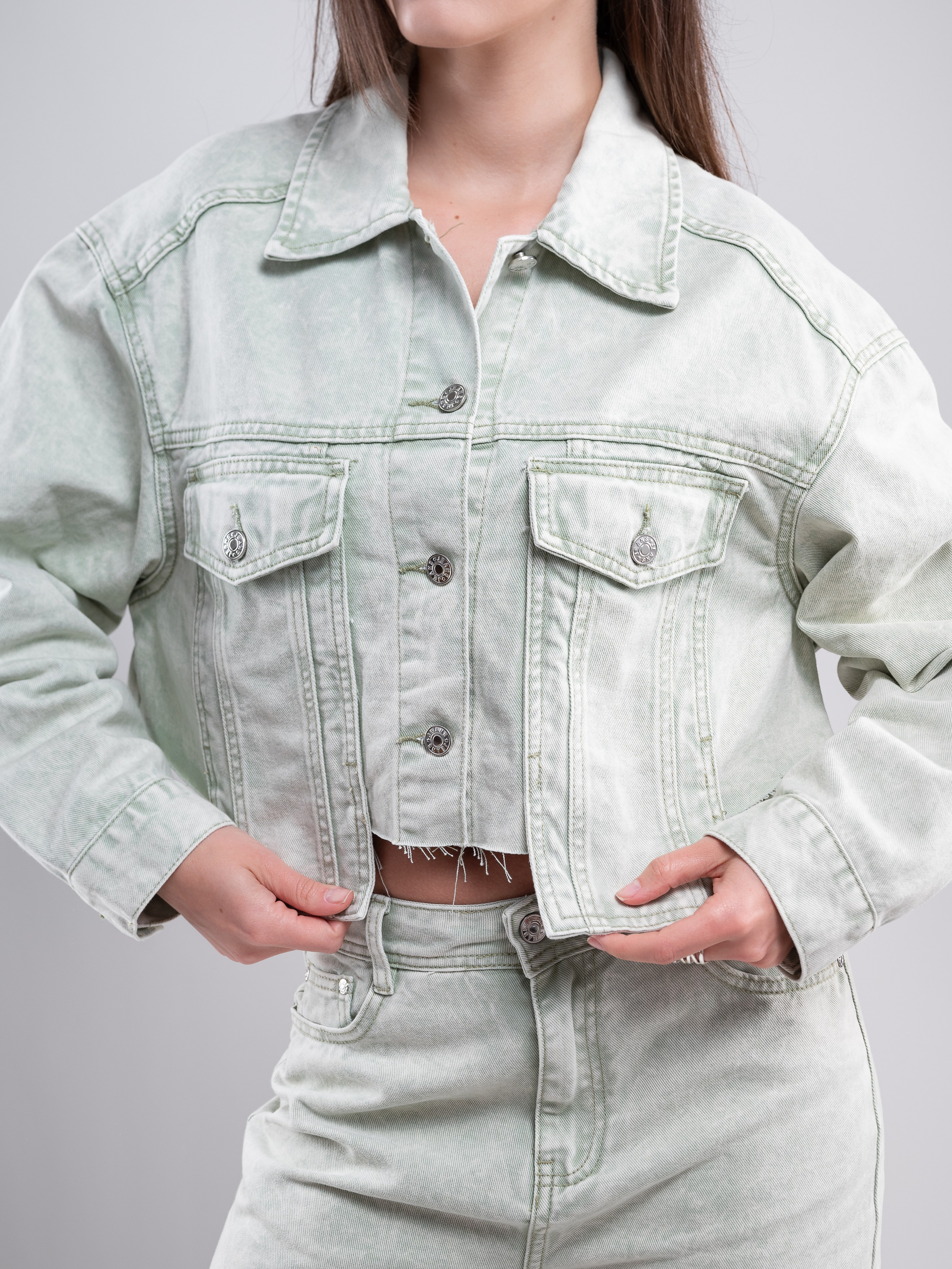 Джинсовые костюмы две модели. Предметный фотограф, фото для маркетплейсов Пятигорск, КМВ