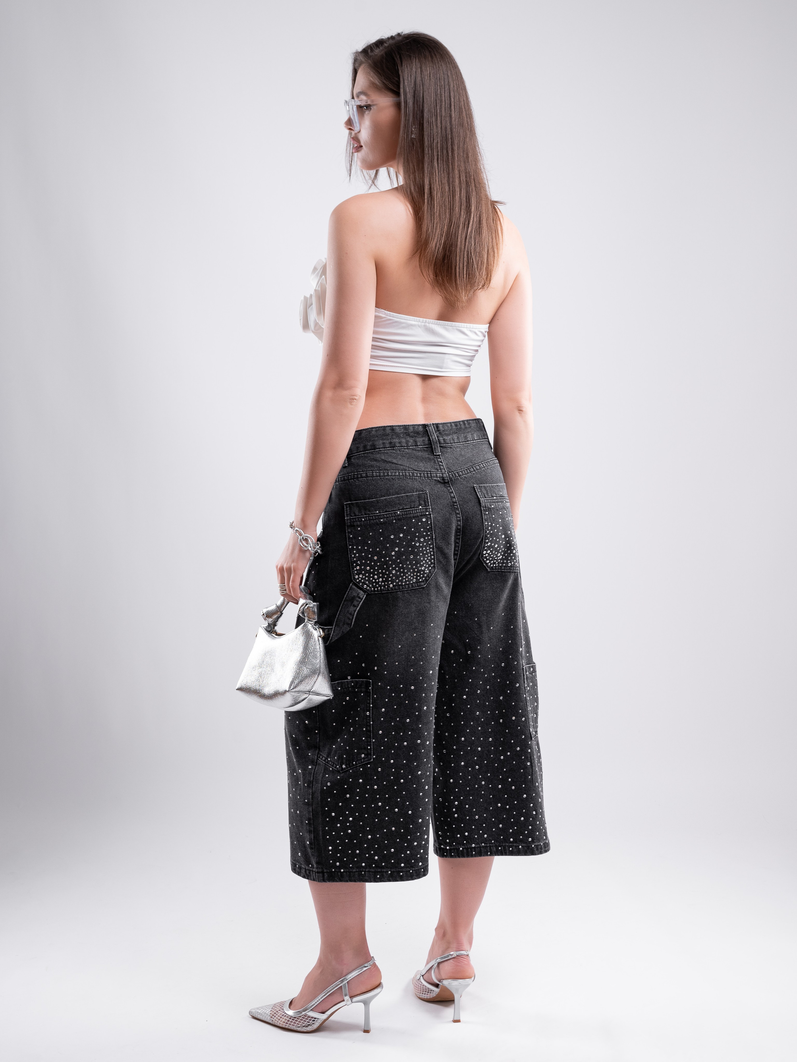 Джинсовые бриджи. Предметный фотограф, фото для маркетплейсов Пятигорск, КМВ