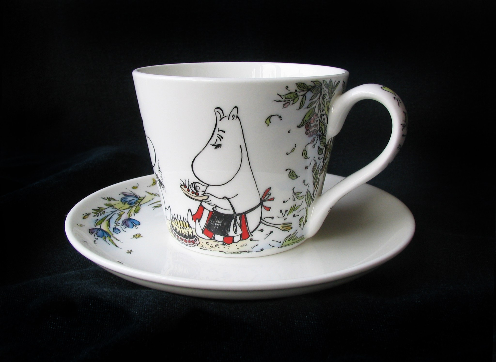 Чайная пара «Муми-тролли». Роспись фарфора на заказ. Индивидуальные заказы по росписи фарфора в Санкт-Петербурге.