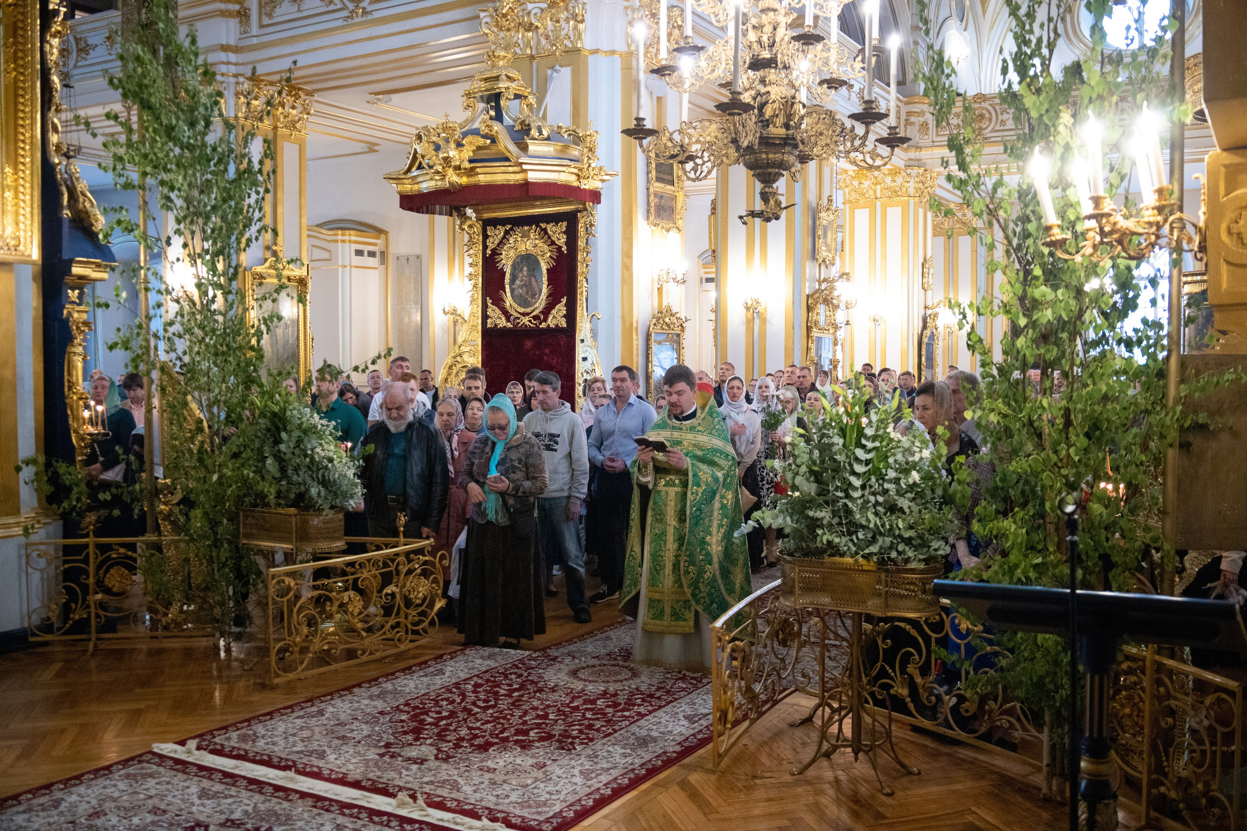 ДЕНЬ СВЯТОЙ ТРОИЦЫ. ПЯТИДЕСЯТНИЦА. НИКОЛО-БОГОЯВЛЕНСКИЙ МОРСКОЙ СОБОР