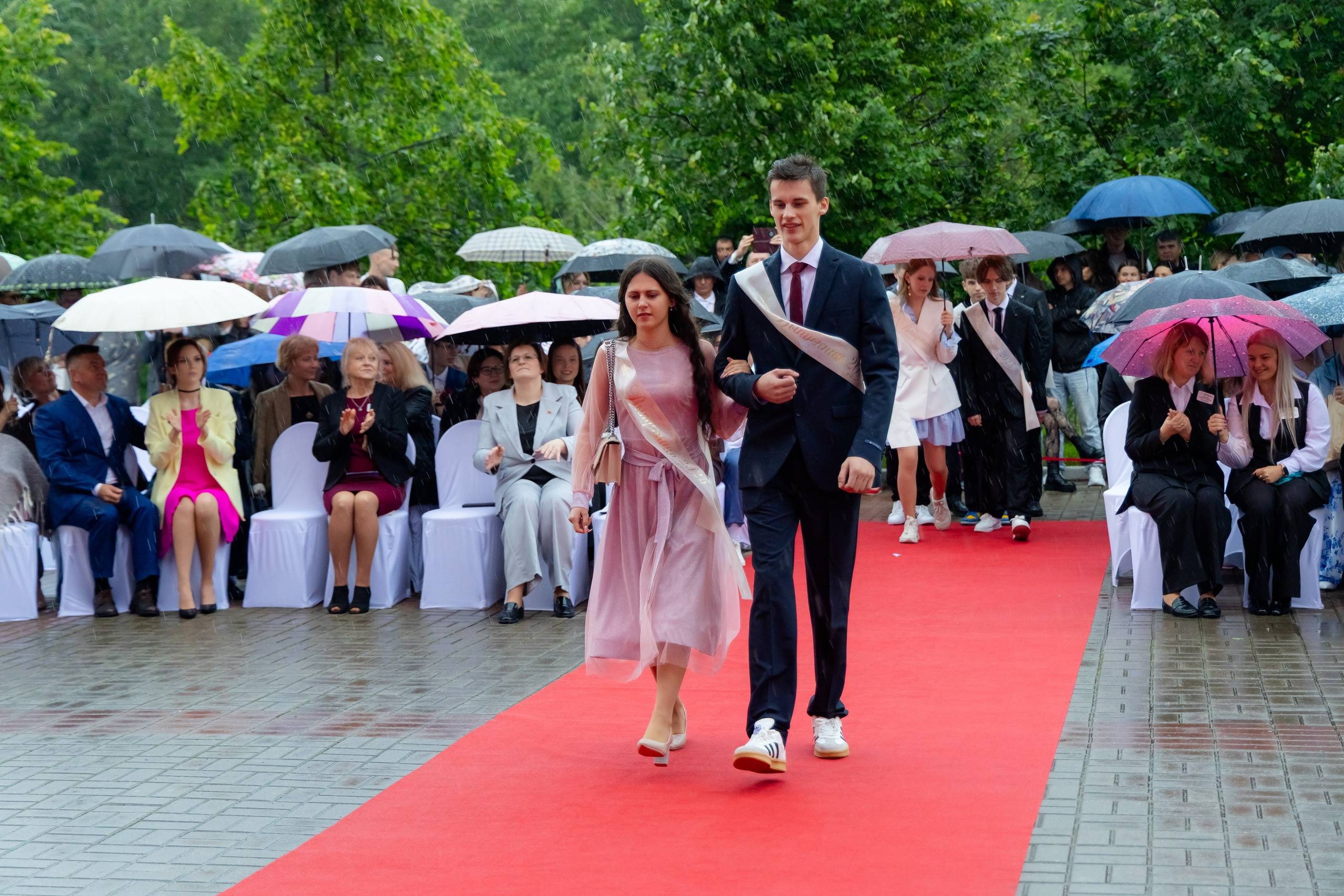 Школьный выпускной 2025 год в Минске, Беларуси. Свадебный фотограф в Минске/Беларуси Сергей Спиридонов