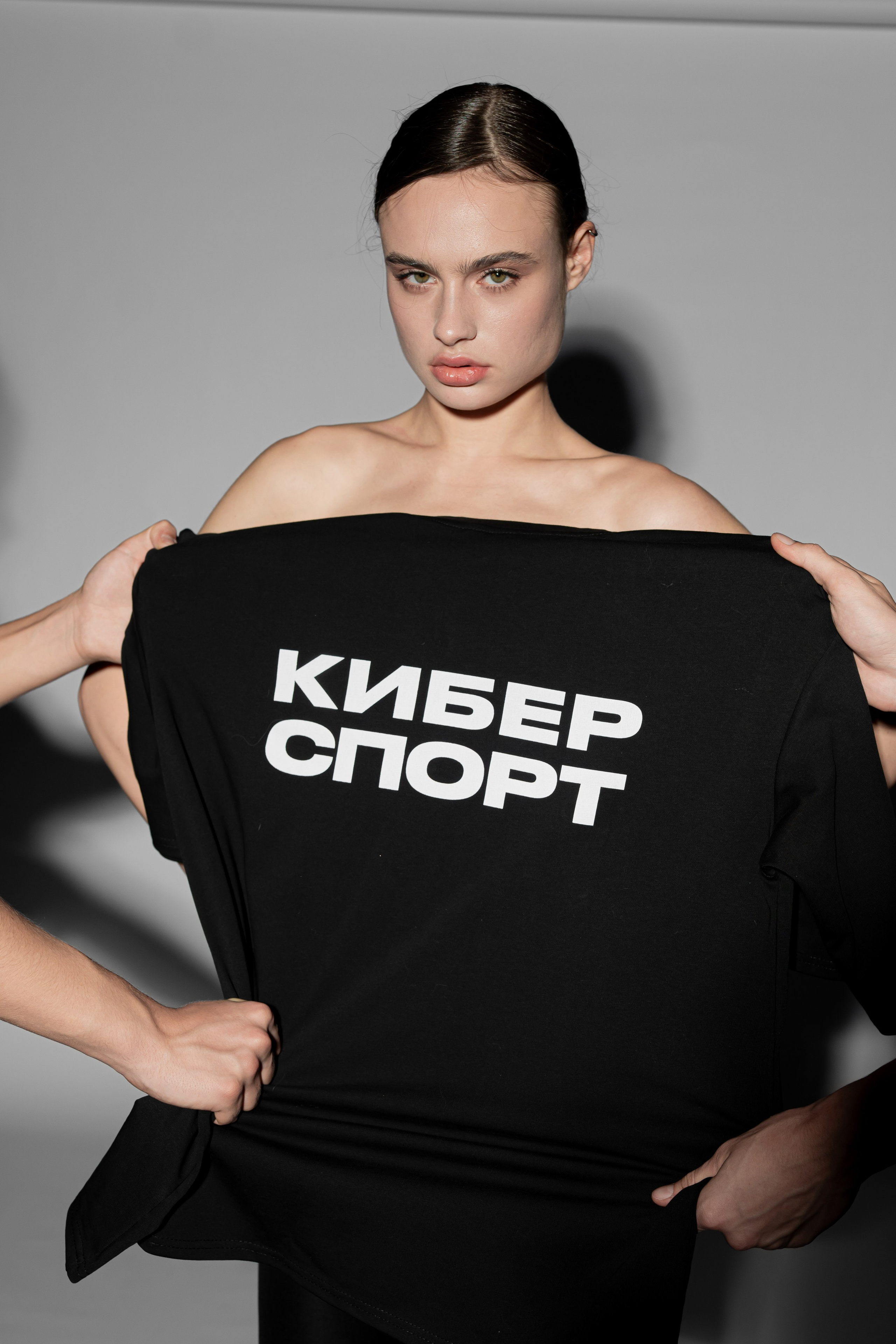 Мерч + брендовый контент