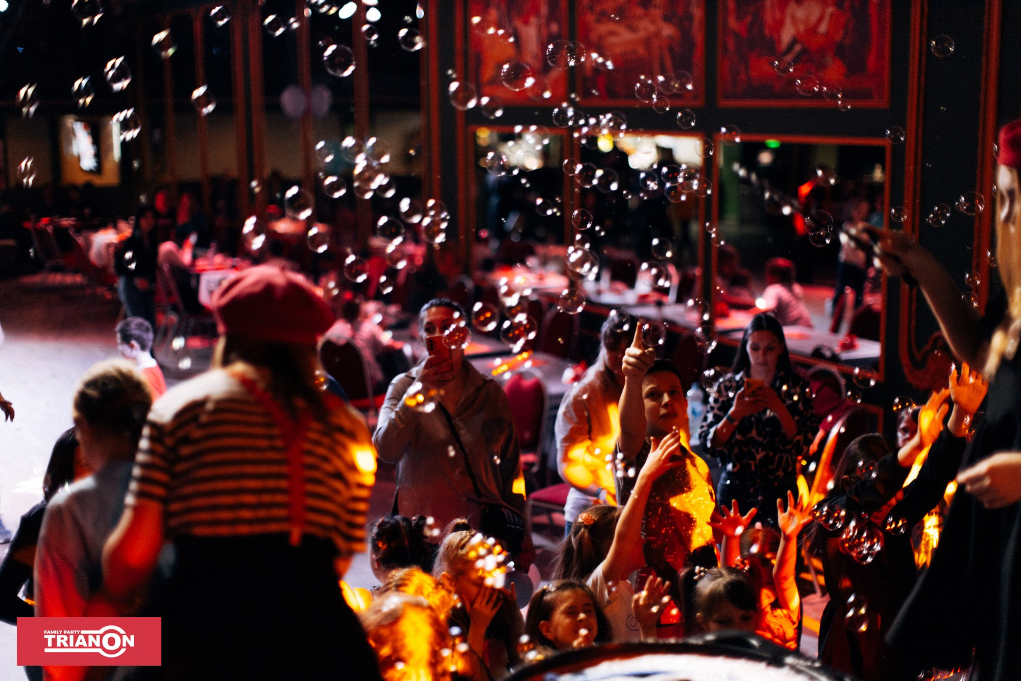 Семейная дискотека TRIANON. Фотограф Владимир Молоканов