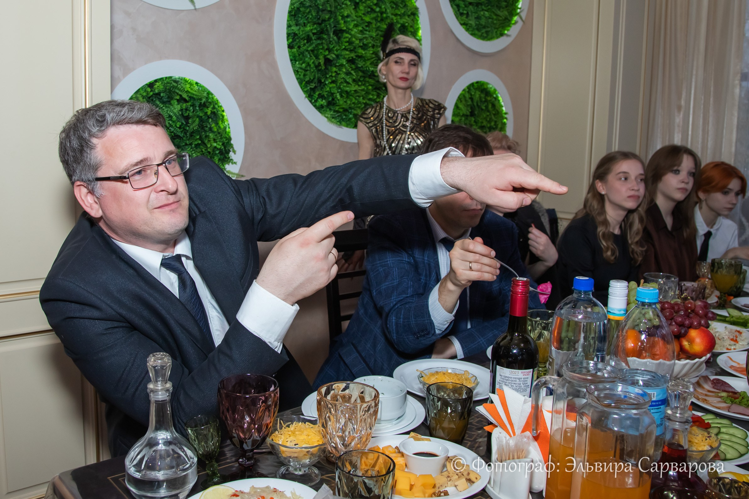 Гангстерская вечеринка в стиле 1920-х. Репортажный Фотограф