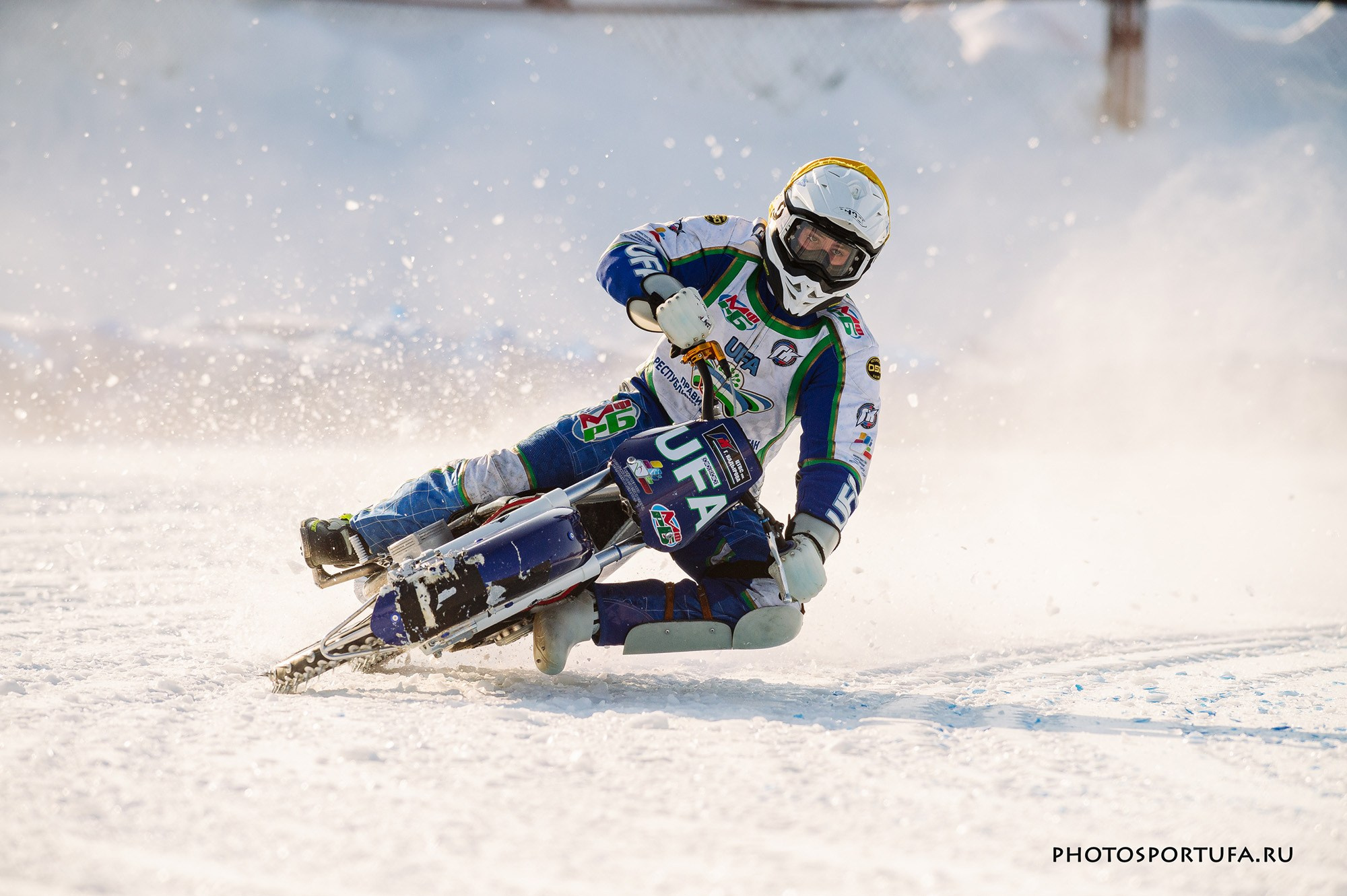 Мотогонку на льду. Спортивный фотограф в Уфе Евгений Буров
